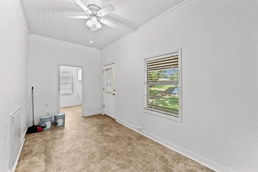Single Family Residence For Sale in Houston County , 211 S Olive Street, Grapeland, Texas 75844, 2 Bedroom, 2 Bathroom, Garage spaces, 1,464 Sqft, built in 1930, mls#21331283, Real Estate Agent in Grapeland, Homes For Sale in Houston county, Homes For Sale in Grapeland, Realtor in Grapeland Texas, Real Estate Brokerage Independent Realty Texas, Luminita Cordes Realtor