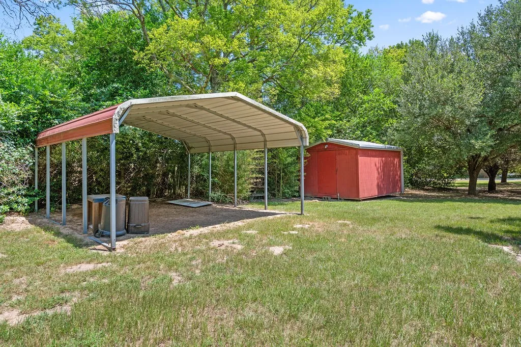 Single Family Residence For Sale in Houston County , 211 S Olive Street, Grapeland, Texas 75844, 2 Bedroom, 2 Bathroom, Garage spaces, 1,464 Sqft, built in 1930, mls#21331283, Real Estate Agent in Grapeland, Homes For Sale in Houston county, Homes For Sale in Grapeland, Realtor in Grapeland Texas, Real Estate Brokerage Independent Realty Texas, Luminita Cordes Realtor