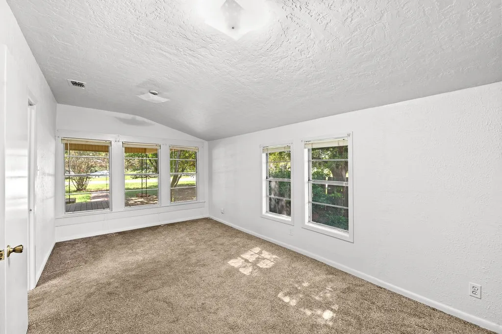 Single Family Residence For Sale in Houston County , 211 S Olive Street, Grapeland, Texas 75844, 2 Bedroom, 2 Bathroom, Garage spaces, 1,464 Sqft, built in 1930, mls#21331283, Real Estate Agent in Grapeland, Homes For Sale in Houston county, Homes For Sale in Grapeland, Realtor in Grapeland Texas, Real Estate Brokerage Independent Realty Texas, Luminita Cordes Realtor