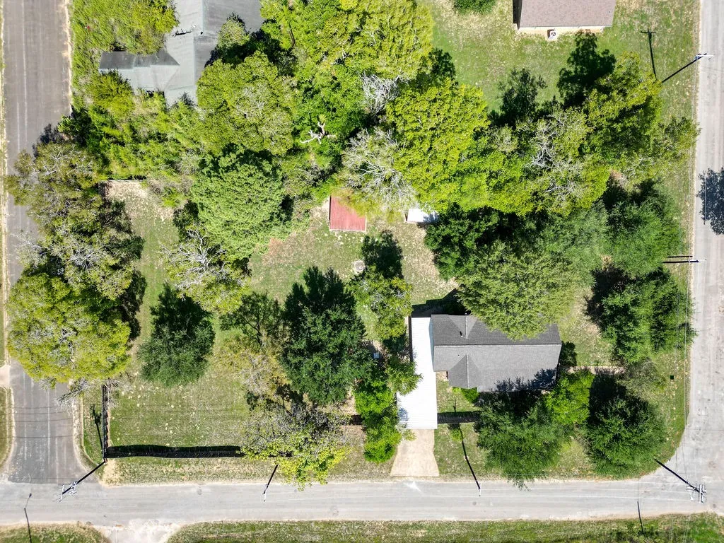 Single Family Residence For Sale in Houston County , 211 S Olive Street, Grapeland, Texas 75844, 2 Bedroom, 2 Bathroom, Garage spaces, 1,464 Sqft, built in 1930, mls#21331283, Real Estate Agent in Grapeland, Homes For Sale in Houston county, Homes For Sale in Grapeland, Realtor in Grapeland Texas, Real Estate Brokerage Independent Realty Texas, Luminita Cordes Realtor