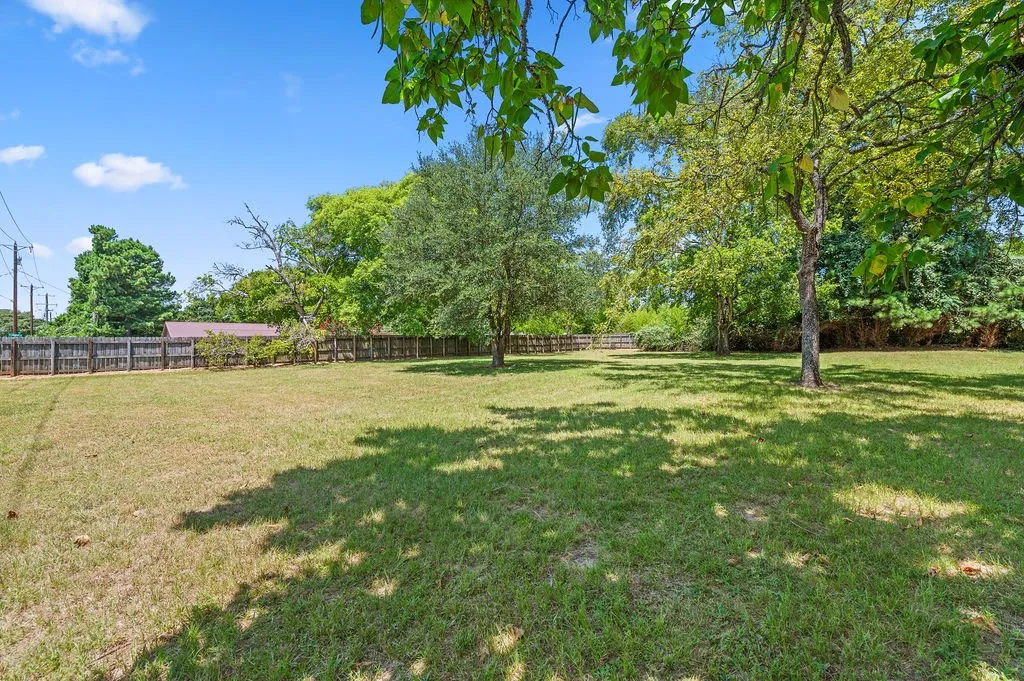 Single Family Residence For Sale in Houston County , 211 S Olive Street, Grapeland, Texas 75844, 2 Bedroom, 2 Bathroom, Garage spaces, 1,464 Sqft, built in 1930, mls#21331283, Real Estate Agent in Grapeland, Homes For Sale in Houston county, Homes For Sale in Grapeland, Realtor in Grapeland Texas, Real Estate Brokerage Independent Realty Texas, Luminita Cordes Realtor