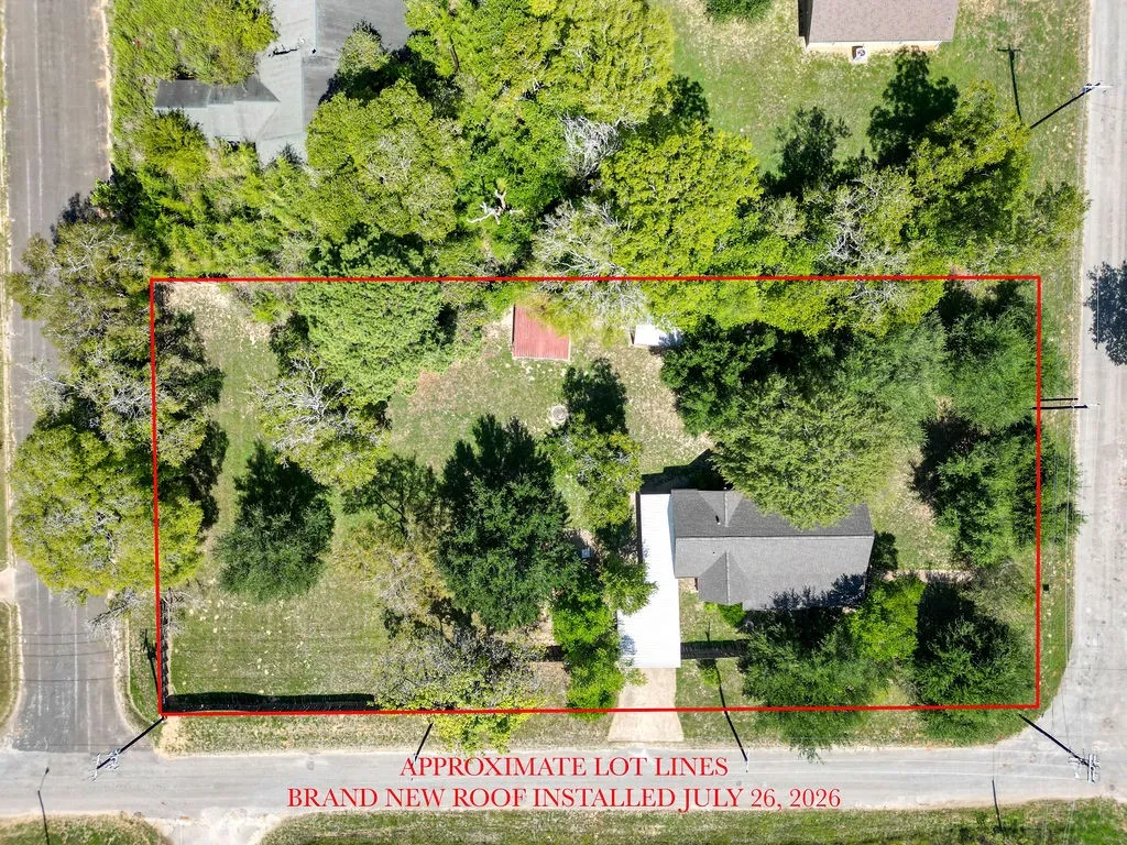 Single Family Residence For Sale in Houston County , 211 S Olive Street, Grapeland, Texas 75844, 2 Bedroom, 2 Bathroom, Garage spaces, 1,464 Sqft, built in 1930, mls#21331283, Real Estate Agent in Grapeland, Homes For Sale in Houston county, Homes For Sale in Grapeland, Realtor in Grapeland Texas, Real Estate Brokerage Independent Realty Texas, Luminita Cordes Realtor