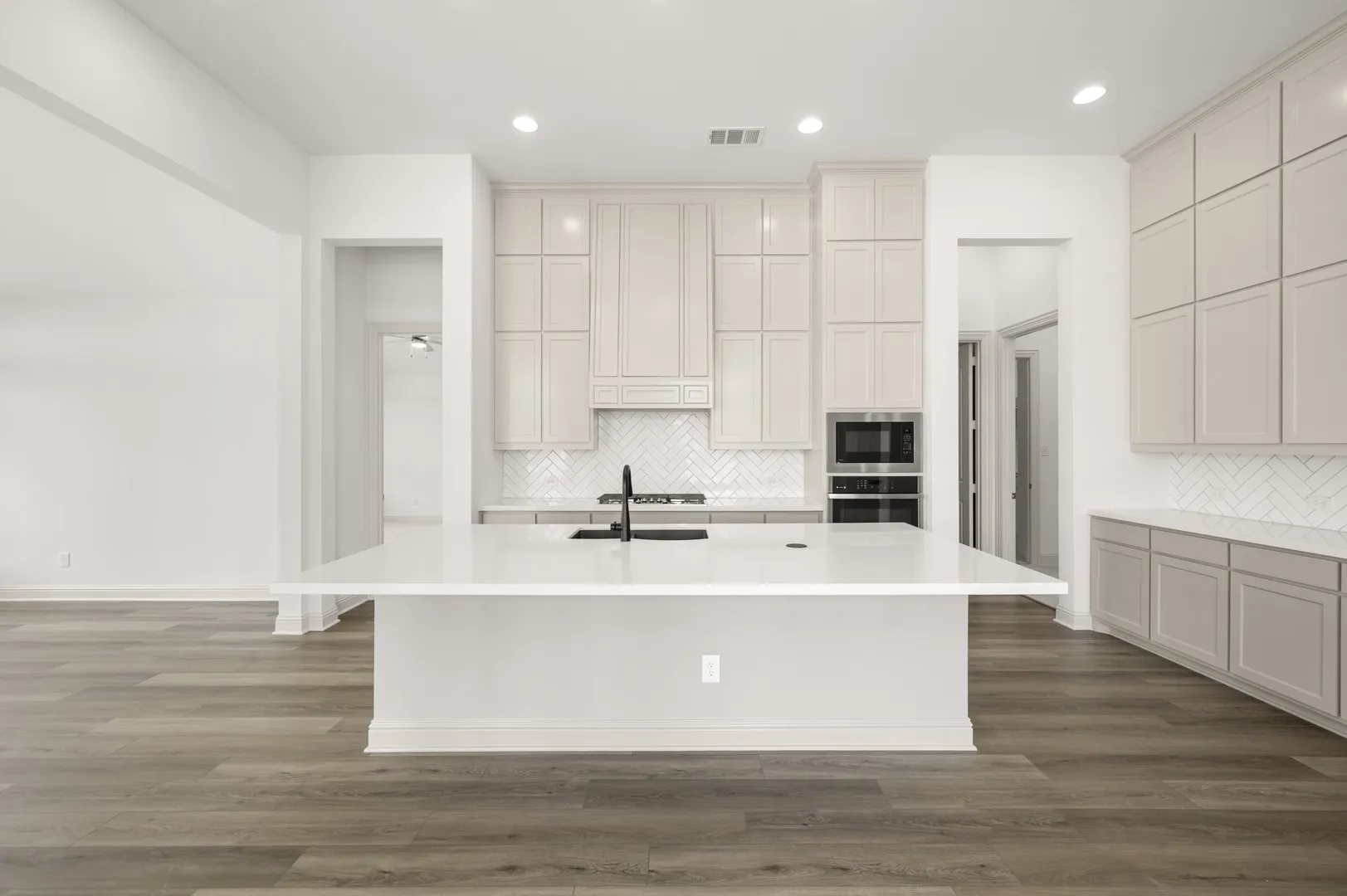 3043 Farmhouse- Kitchen-2