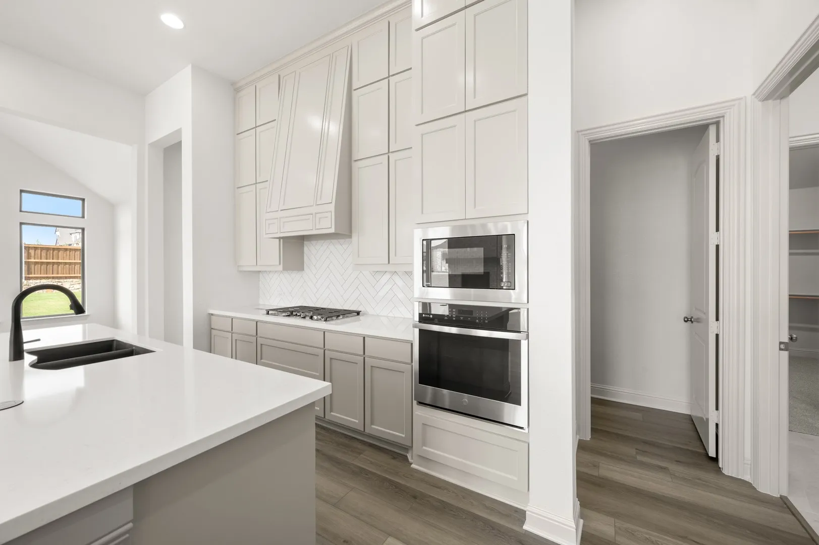 3043 Farmhouse- Kitchen-5