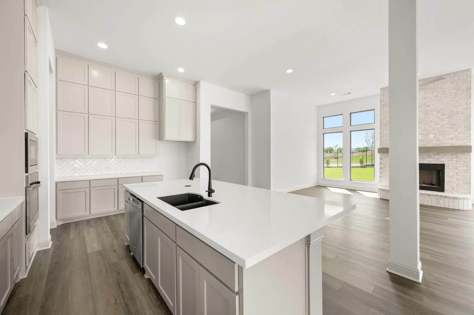 3043 Farmhouse- Kitchen-4