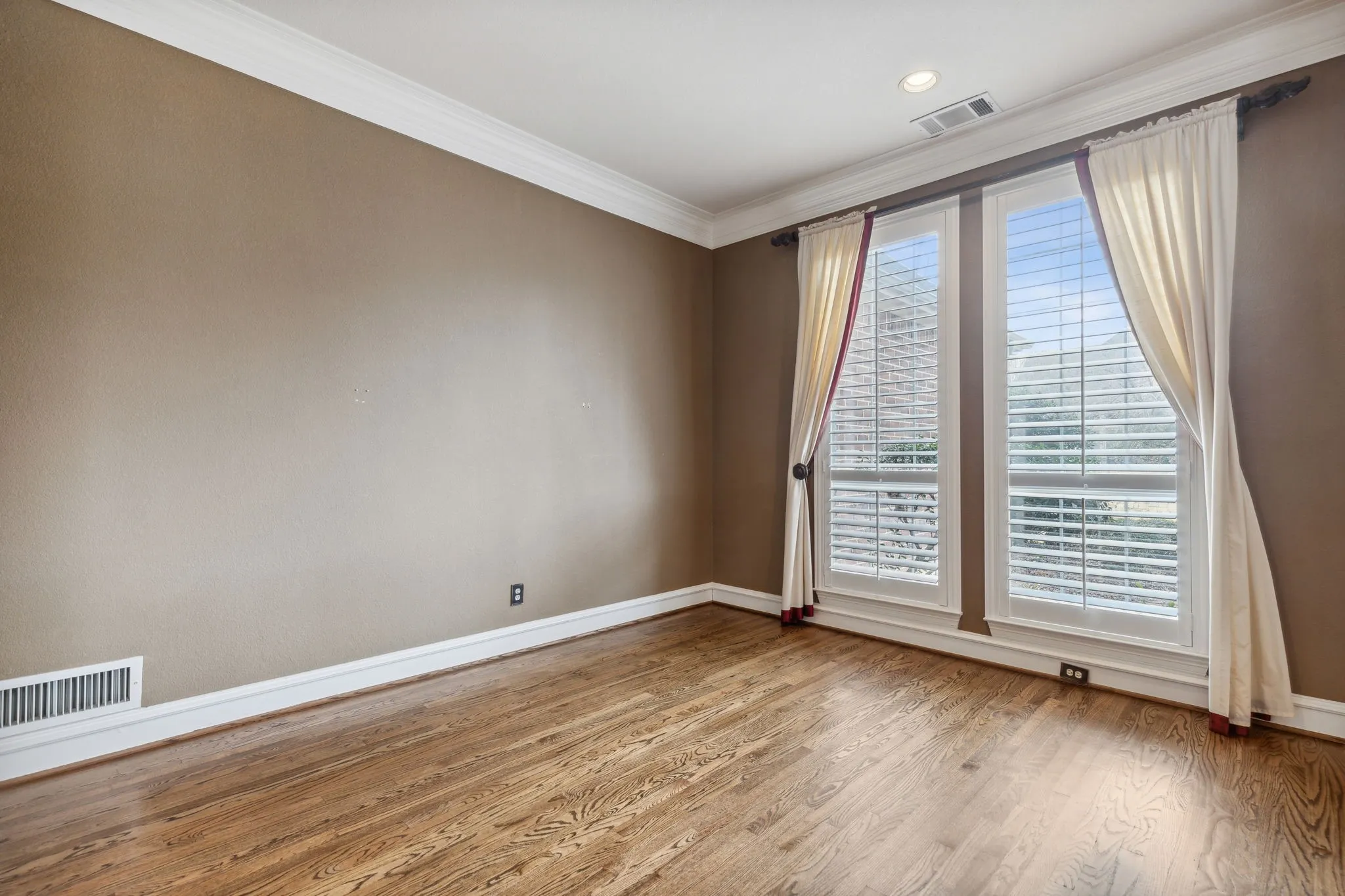 Single Family Residence For Rent in Denton County , 5004 Seville Lane, Flower Mound, Texas 75028, 4 Bedroom, 4 Bathroom, 3 Garage spaces, 4,165 Sqft, built in 2021, mls#21331298, Real Estate Agent in Flower Mound, Homes For Rent in Denton county, Homes For Rent in Flower Mound, Realtor in Flower Mound Texas, Real Estate Brokerage Independent Realty Texas, Luminita Cordes Realtor
