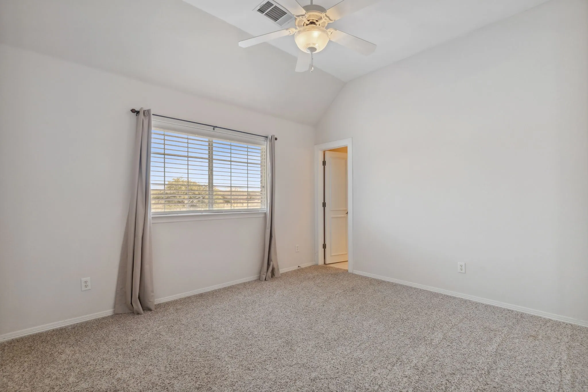 Single Family Residence For Rent in Denton County , 5004 Seville Lane, Flower Mound, Texas 75028, 4 Bedroom, 4 Bathroom, 3 Garage spaces, 4,165 Sqft, built in 2021, mls#21331298, Real Estate Agent in Flower Mound, Homes For Rent in Denton county, Homes For Rent in Flower Mound, Realtor in Flower Mound Texas, Real Estate Brokerage Independent Realty Texas, Luminita Cordes Realtor