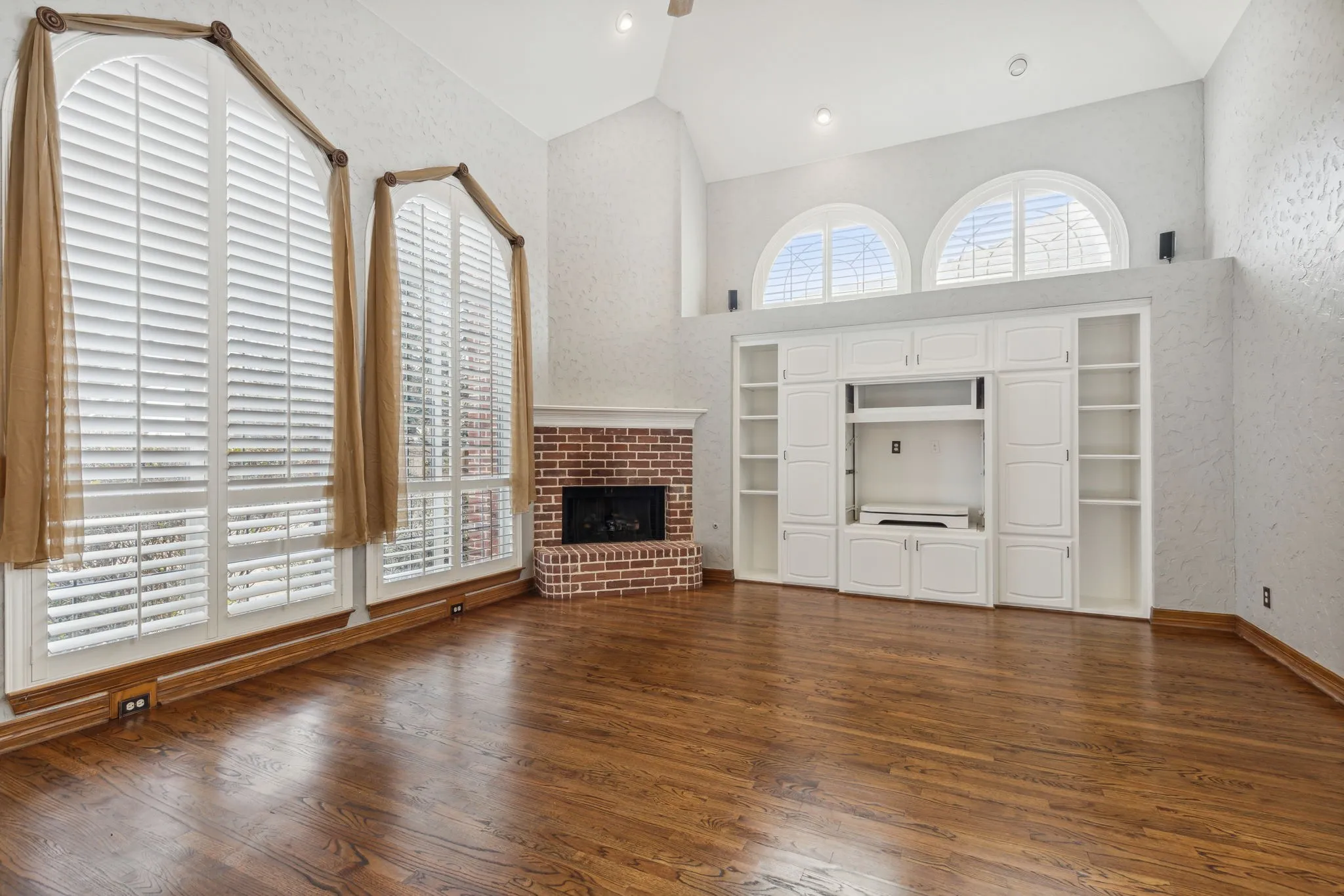 Single Family Residence For Rent in Denton County , 5004 Seville Lane, Flower Mound, Texas 75028, 4 Bedroom, 4 Bathroom, 3 Garage spaces, 4,165 Sqft, built in 2021, mls#21331298, Real Estate Agent in Flower Mound, Homes For Rent in Denton county, Homes For Rent in Flower Mound, Realtor in Flower Mound Texas, Real Estate Brokerage Independent Realty Texas, Luminita Cordes Realtor
