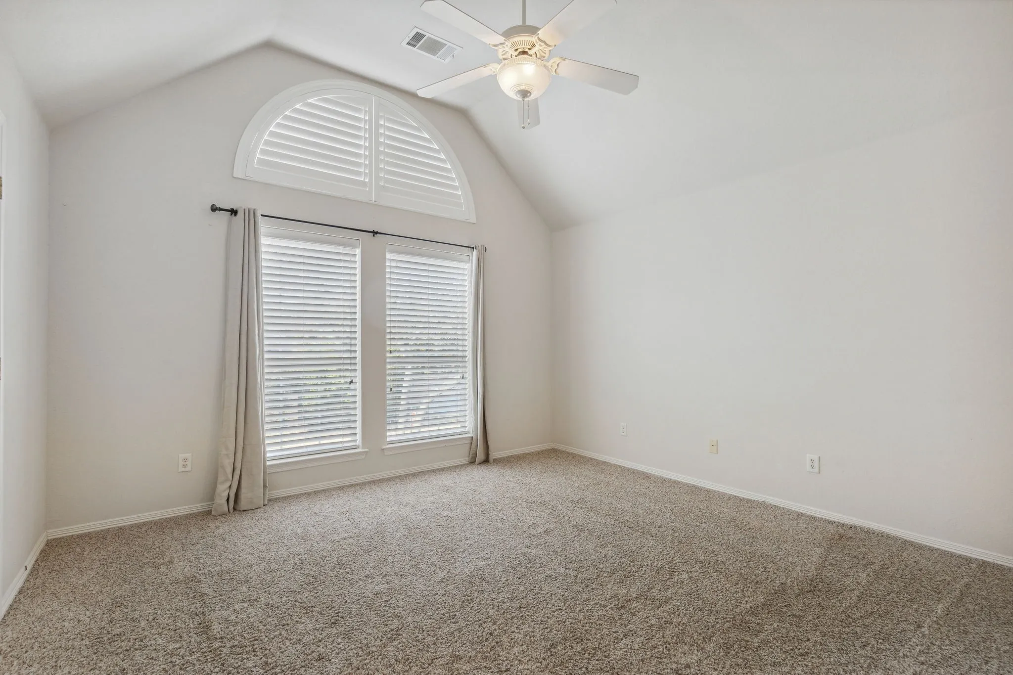 Single Family Residence For Rent in Denton County , 5004 Seville Lane, Flower Mound, Texas 75028, 4 Bedroom, 4 Bathroom, 3 Garage spaces, 4,165 Sqft, built in 2021, mls#21331298, Real Estate Agent in Flower Mound, Homes For Rent in Denton county, Homes For Rent in Flower Mound, Realtor in Flower Mound Texas, Real Estate Brokerage Independent Realty Texas, Luminita Cordes Realtor