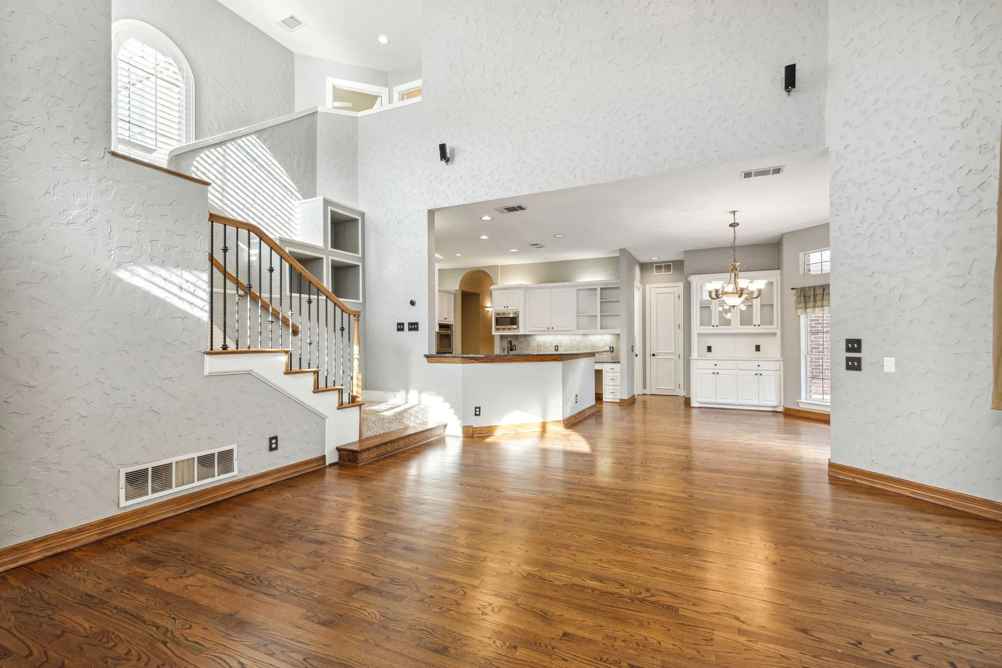 Single Family Residence For Rent in Denton County , 5004 Seville Lane, Flower Mound, Texas 75028, 4 Bedroom, 4 Bathroom, 3 Garage spaces, 4,165 Sqft, built in 2021, mls#21331298, Real Estate Agent in Flower Mound, Homes For Rent in Denton county, Homes For Rent in Flower Mound, Realtor in Flower Mound Texas, Real Estate Brokerage Independent Realty Texas, Luminita Cordes Realtor