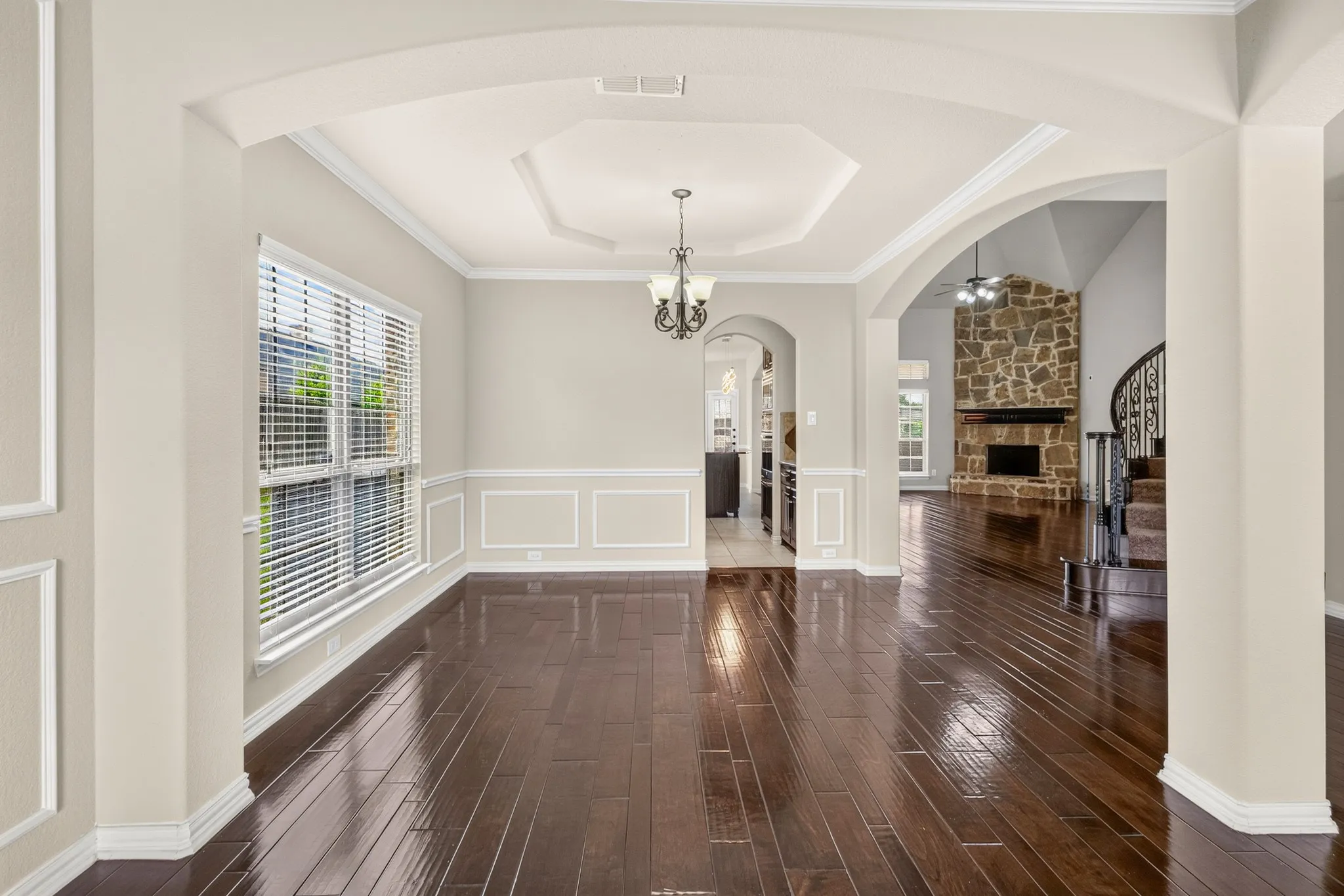 Single Family Residence For Sale in Ellis County , 206 White Rock Court, Ovilla, Texas 75154, 6 Bedroom, 4 Bathroom, 3 Garage spaces, 4,486 Sqft, built in 2015, mls#21331305, Real Estate Agent in Ovilla, Homes For Sale in Ellis county, Homes For Sale in Ovilla, Realtor in Ovilla Texas, Real Estate Brokerage Independent Realty Texas, Luminita Cordes Realtor