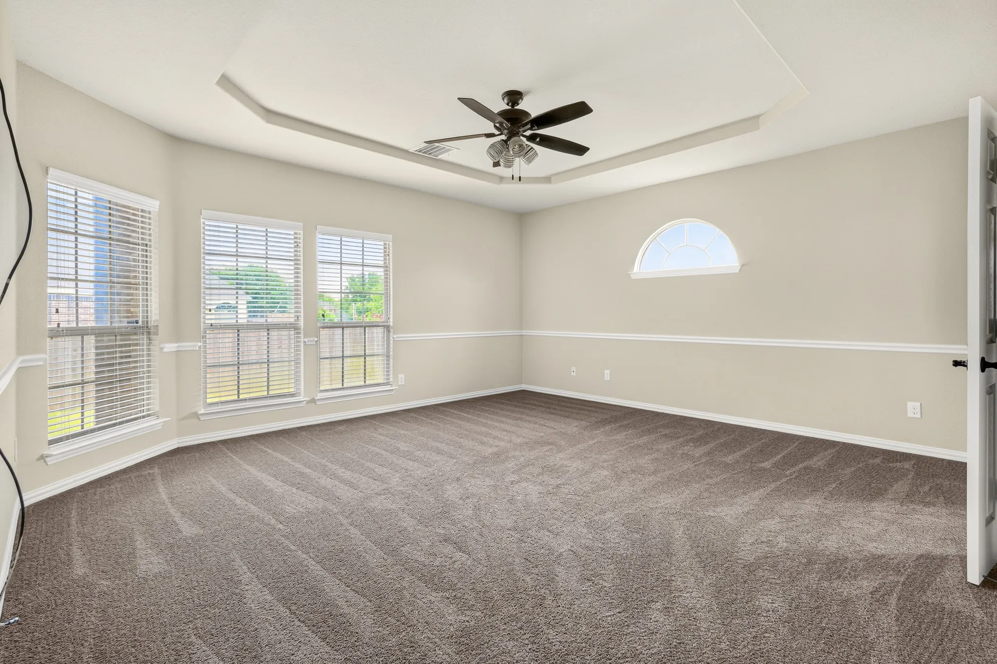 Single Family Residence For Sale in Ellis County , 206 White Rock Court, Ovilla, Texas 75154, 6 Bedroom, 4 Bathroom, 3 Garage spaces, 4,486 Sqft, built in 2015, mls#21331305, Real Estate Agent in Ovilla, Homes For Sale in Ellis county, Homes For Sale in Ovilla, Realtor in Ovilla Texas, Real Estate Brokerage Independent Realty Texas, Luminita Cordes Realtor