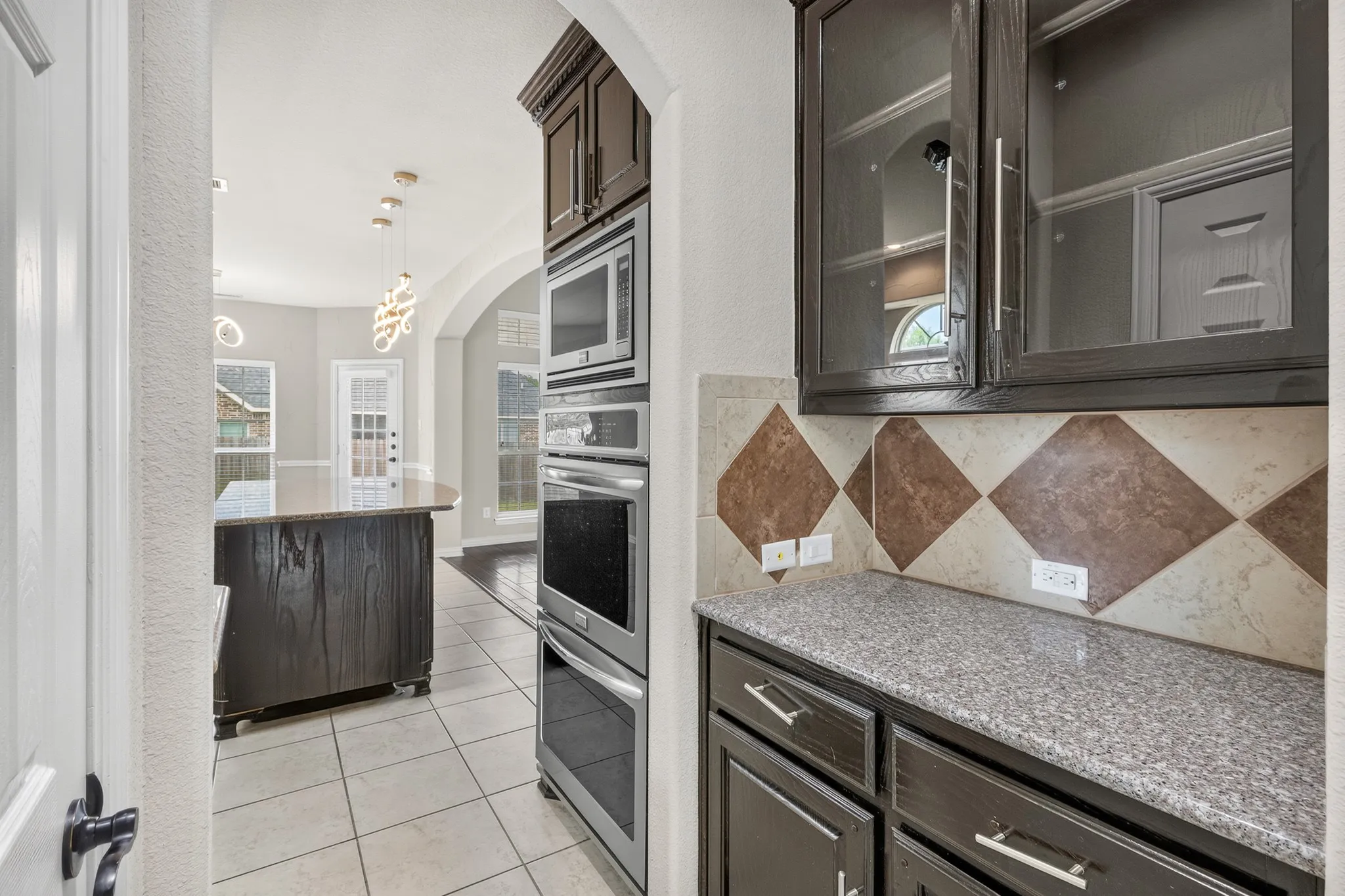 Single Family Residence For Sale in Ellis County , 206 White Rock Court, Ovilla, Texas 75154, 6 Bedroom, 4 Bathroom, 3 Garage spaces, 4,486 Sqft, built in 2015, mls#21331305, Real Estate Agent in Ovilla, Homes For Sale in Ellis county, Homes For Sale in Ovilla, Realtor in Ovilla Texas, Real Estate Brokerage Independent Realty Texas, Luminita Cordes Realtor