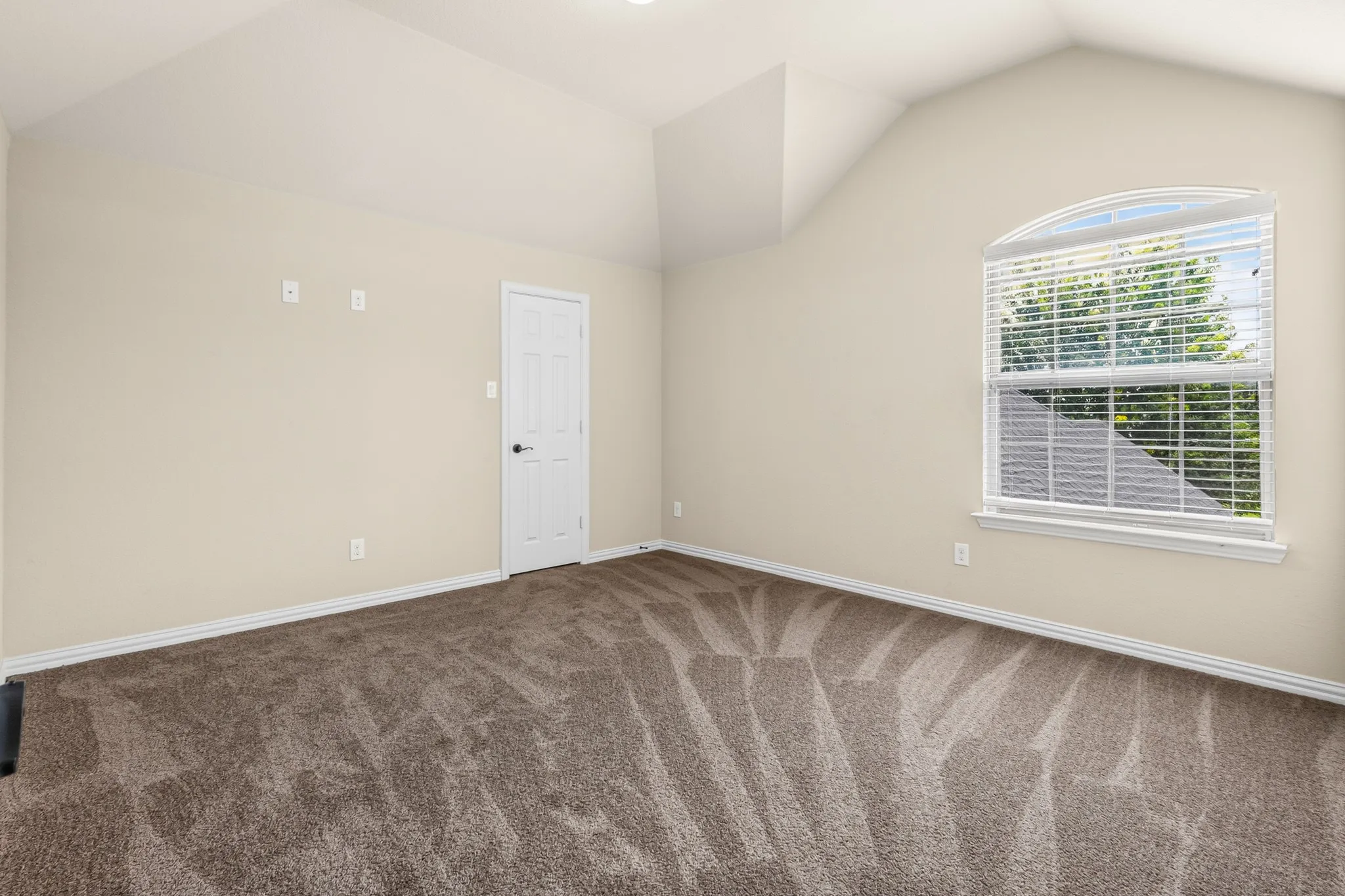 Single Family Residence For Sale in Ellis County , 206 White Rock Court, Ovilla, Texas 75154, 6 Bedroom, 4 Bathroom, 3 Garage spaces, 4,486 Sqft, built in 2015, mls#21331305, Real Estate Agent in Ovilla, Homes For Sale in Ellis county, Homes For Sale in Ovilla, Realtor in Ovilla Texas, Real Estate Brokerage Independent Realty Texas, Luminita Cordes Realtor