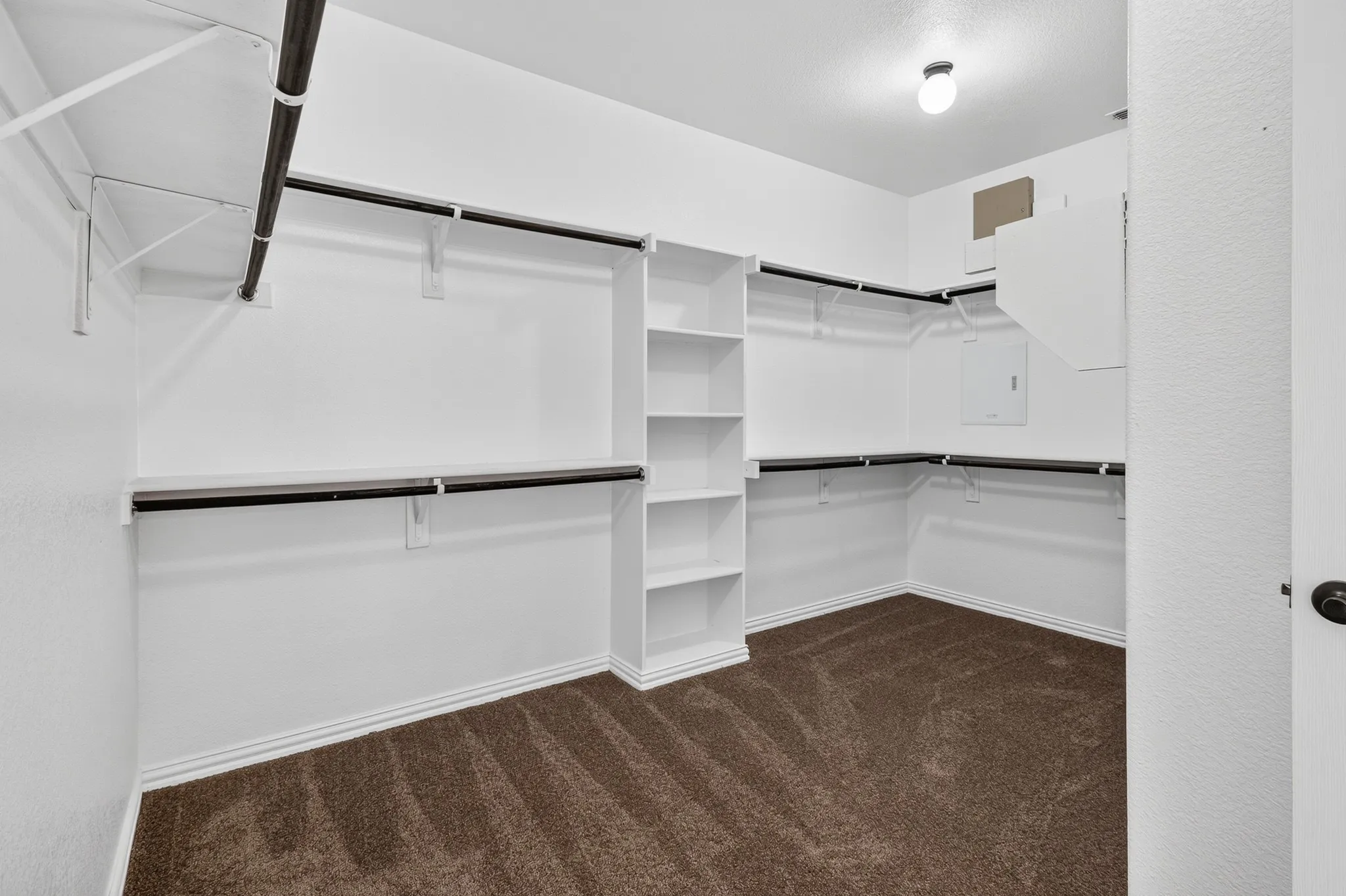 Single Family Residence For Sale in Ellis County , 206 White Rock Court, Ovilla, Texas 75154, 6 Bedroom, 4 Bathroom, 3 Garage spaces, 4,486 Sqft, built in 2015, mls#21331305, Real Estate Agent in Ovilla, Homes For Sale in Ellis county, Homes For Sale in Ovilla, Realtor in Ovilla Texas, Real Estate Brokerage Independent Realty Texas, Luminita Cordes Realtor