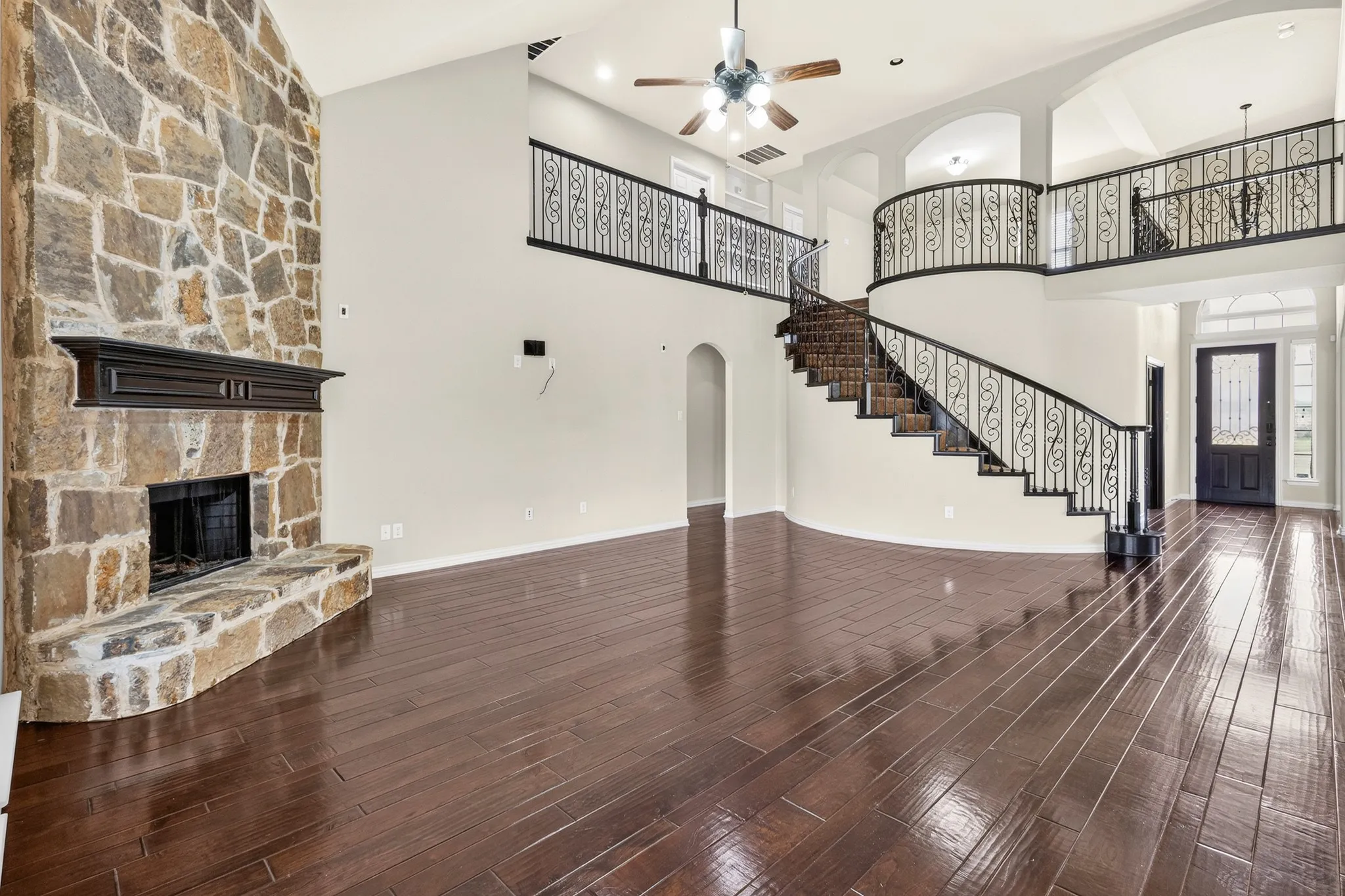 Single Family Residence For Sale in Ellis County , 206 White Rock Court, Ovilla, Texas 75154, 6 Bedroom, 4 Bathroom, 3 Garage spaces, 4,486 Sqft, built in 2015, mls#21331305, Real Estate Agent in Ovilla, Homes For Sale in Ellis county, Homes For Sale in Ovilla, Realtor in Ovilla Texas, Real Estate Brokerage Independent Realty Texas, Luminita Cordes Realtor