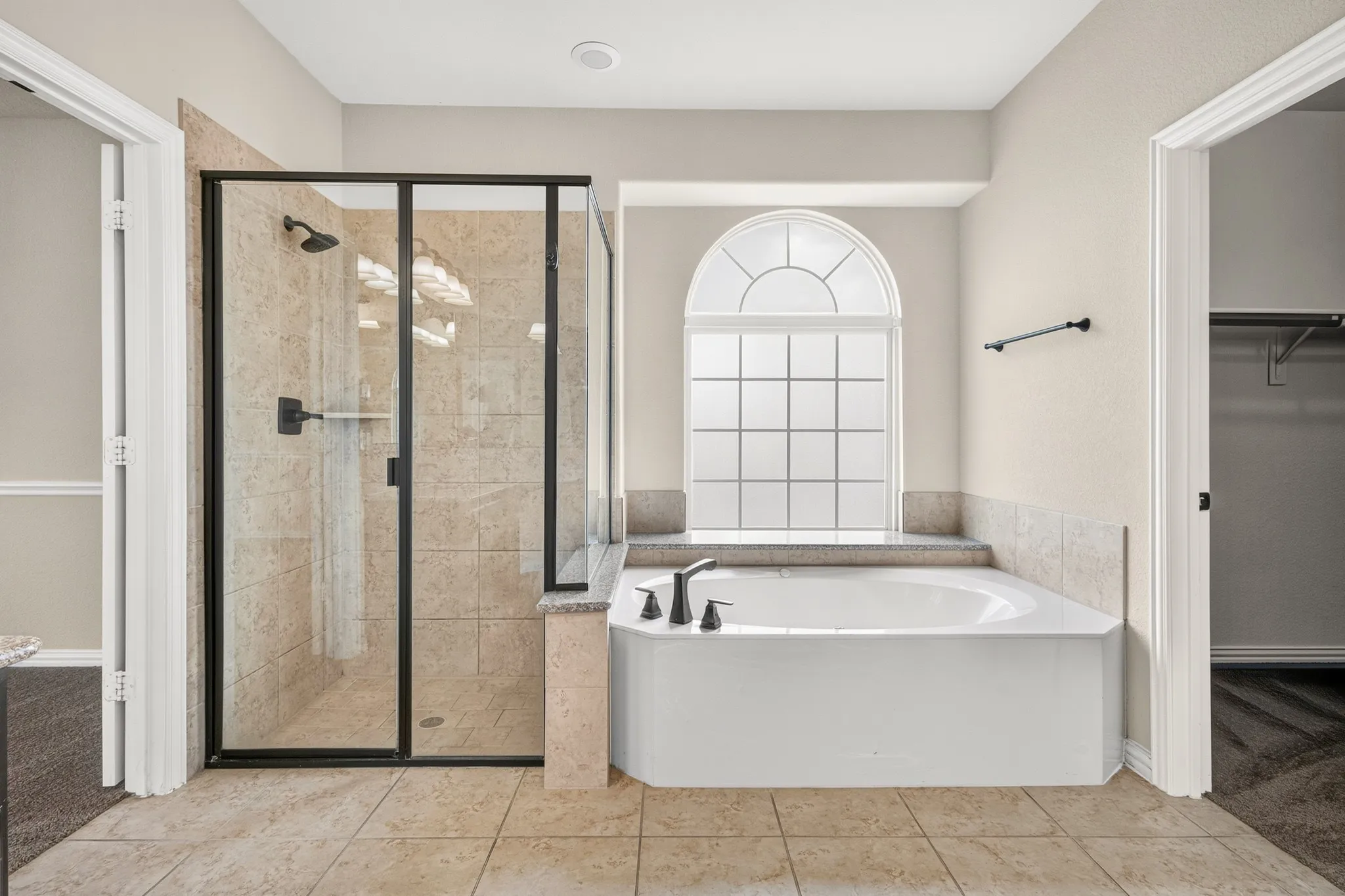 Single Family Residence For Sale in Ellis County , 206 White Rock Court, Ovilla, Texas 75154, 6 Bedroom, 4 Bathroom, 3 Garage spaces, 4,486 Sqft, built in 2015, mls#21331305, Real Estate Agent in Ovilla, Homes For Sale in Ellis county, Homes For Sale in Ovilla, Realtor in Ovilla Texas, Real Estate Brokerage Independent Realty Texas, Luminita Cordes Realtor