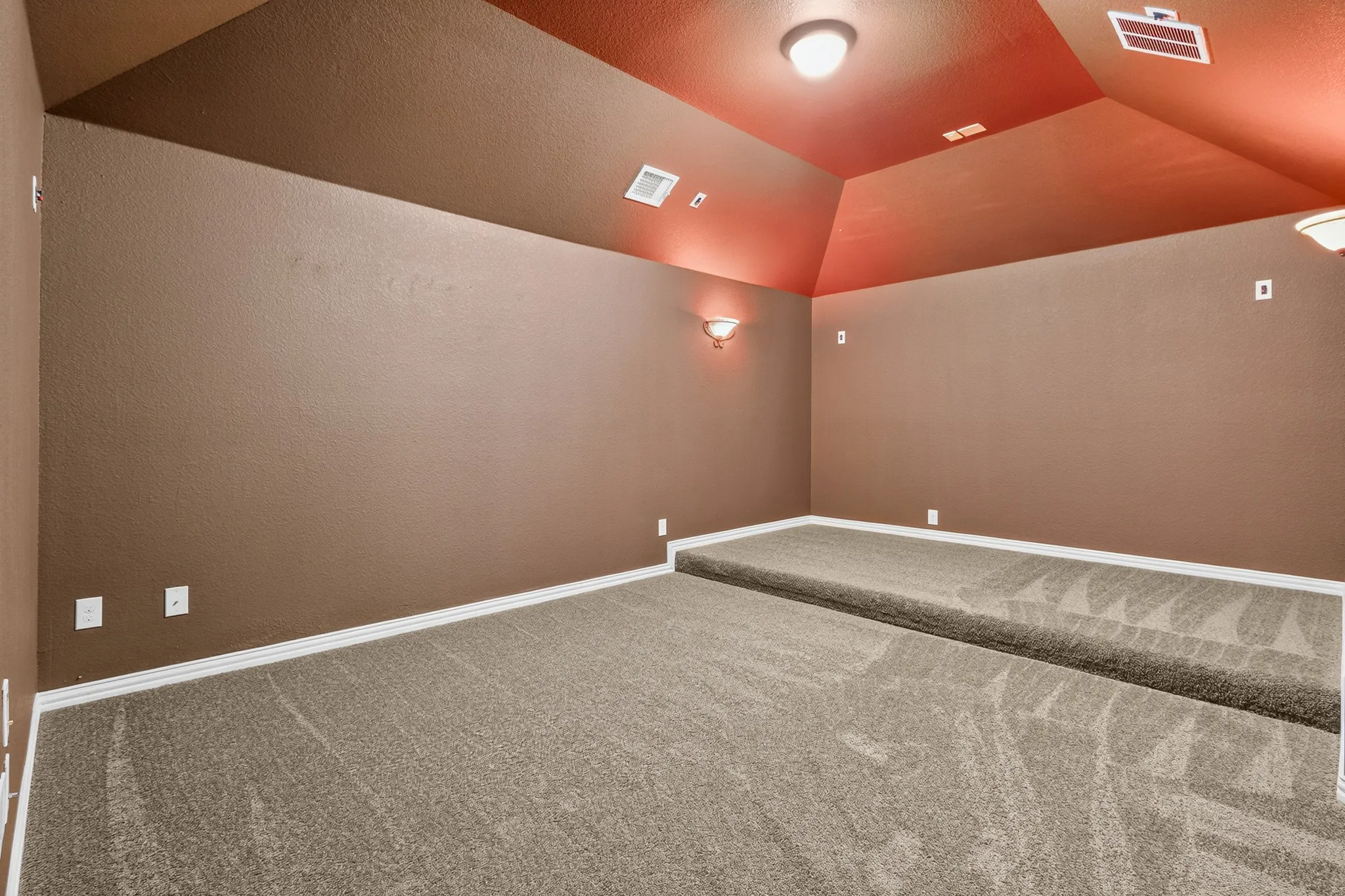Single Family Residence For Sale in Ellis County , 206 White Rock Court, Ovilla, Texas 75154, 6 Bedroom, 4 Bathroom, 3 Garage spaces, 4,486 Sqft, built in 2015, mls#21331305, Real Estate Agent in Ovilla, Homes For Sale in Ellis county, Homes For Sale in Ovilla, Realtor in Ovilla Texas, Real Estate Brokerage Independent Realty Texas, Luminita Cordes Realtor