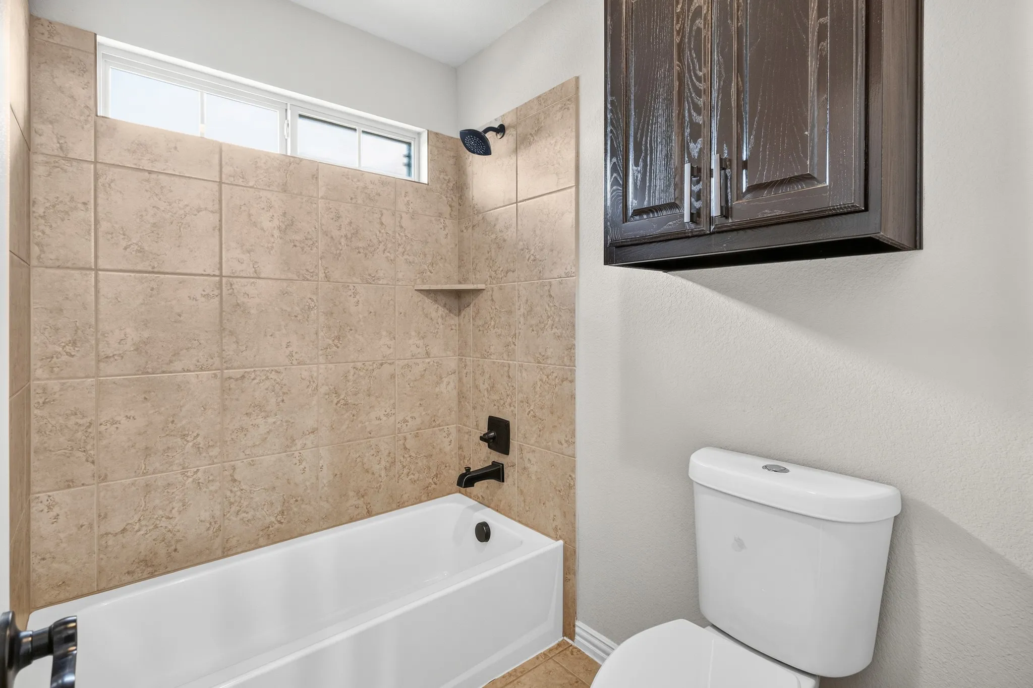 Single Family Residence For Sale in Ellis County , 206 White Rock Court, Ovilla, Texas 75154, 6 Bedroom, 4 Bathroom, 3 Garage spaces, 4,486 Sqft, built in 2015, mls#21331305, Real Estate Agent in Ovilla, Homes For Sale in Ellis county, Homes For Sale in Ovilla, Realtor in Ovilla Texas, Real Estate Brokerage Independent Realty Texas, Luminita Cordes Realtor