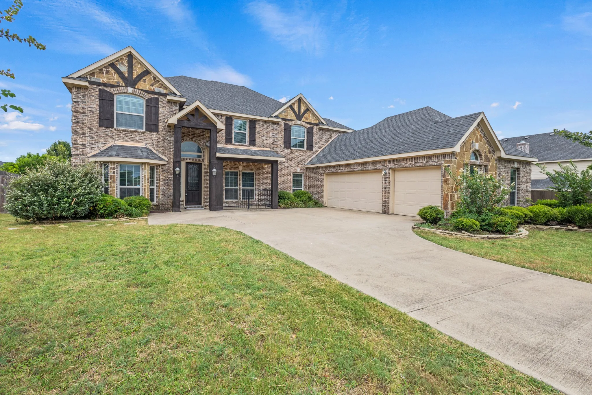 Single Family Residence For Sale in Ellis County , 206 White Rock Court, Ovilla, Texas 75154, 6 Bedroom, 4 Bathroom, 3 Garage spaces, 4,486 Sqft, built in 2015, mls#21331305, Real Estate Agent in Ovilla, Homes For Sale in Ellis county, Homes For Sale in Ovilla, Realtor in Ovilla Texas, Real Estate Brokerage Independent Realty Texas, Luminita Cordes Realtor
