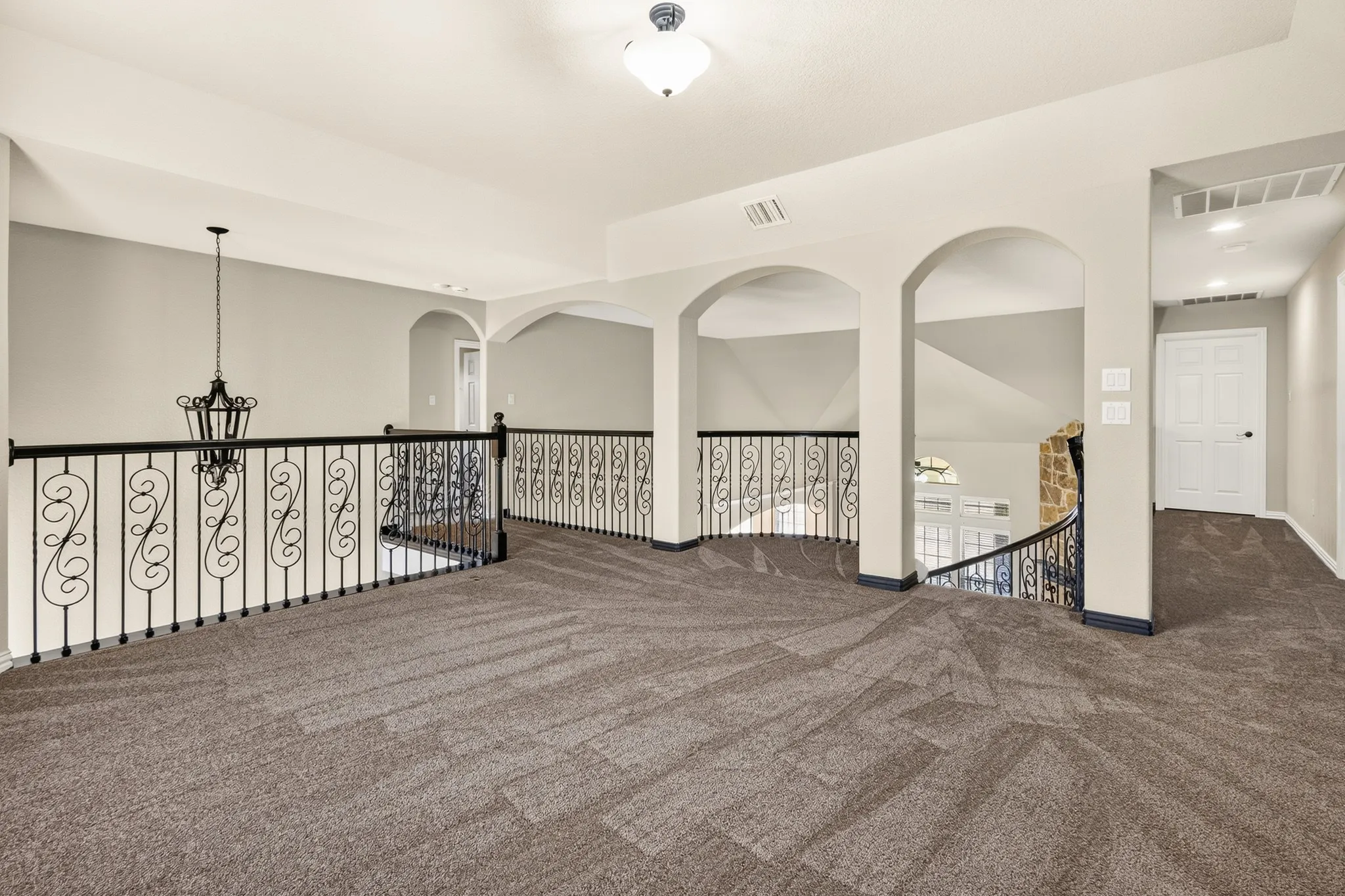 Single Family Residence For Sale in Ellis County , 206 White Rock Court, Ovilla, Texas 75154, 6 Bedroom, 4 Bathroom, 3 Garage spaces, 4,486 Sqft, built in 2015, mls#21331305, Real Estate Agent in Ovilla, Homes For Sale in Ellis county, Homes For Sale in Ovilla, Realtor in Ovilla Texas, Real Estate Brokerage Independent Realty Texas, Luminita Cordes Realtor