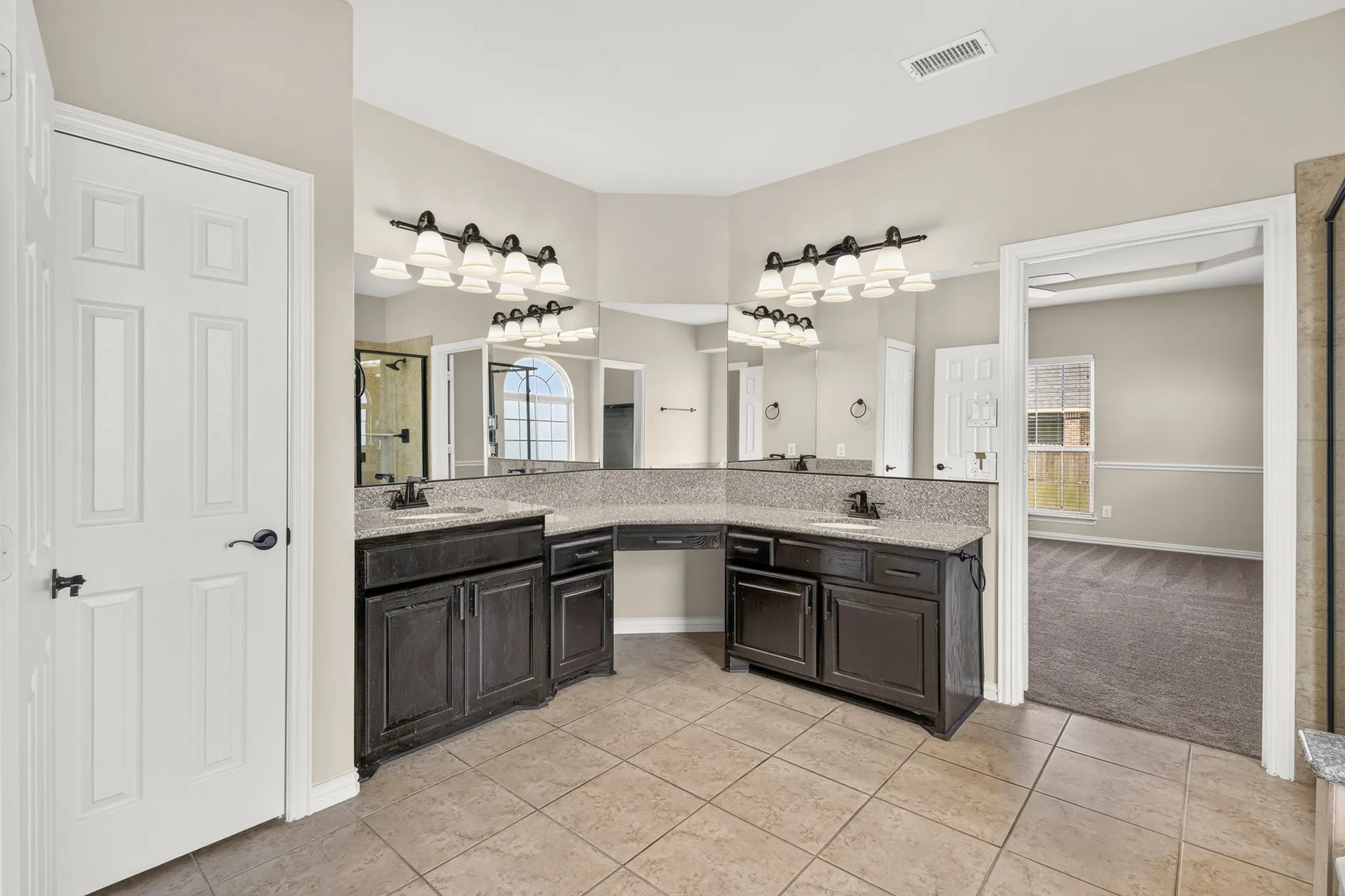 Single Family Residence For Sale in Ellis County , 206 White Rock Court, Ovilla, Texas 75154, 6 Bedroom, 4 Bathroom, 3 Garage spaces, 4,486 Sqft, built in 2015, mls#21331305, Real Estate Agent in Ovilla, Homes For Sale in Ellis county, Homes For Sale in Ovilla, Realtor in Ovilla Texas, Real Estate Brokerage Independent Realty Texas, Luminita Cordes Realtor