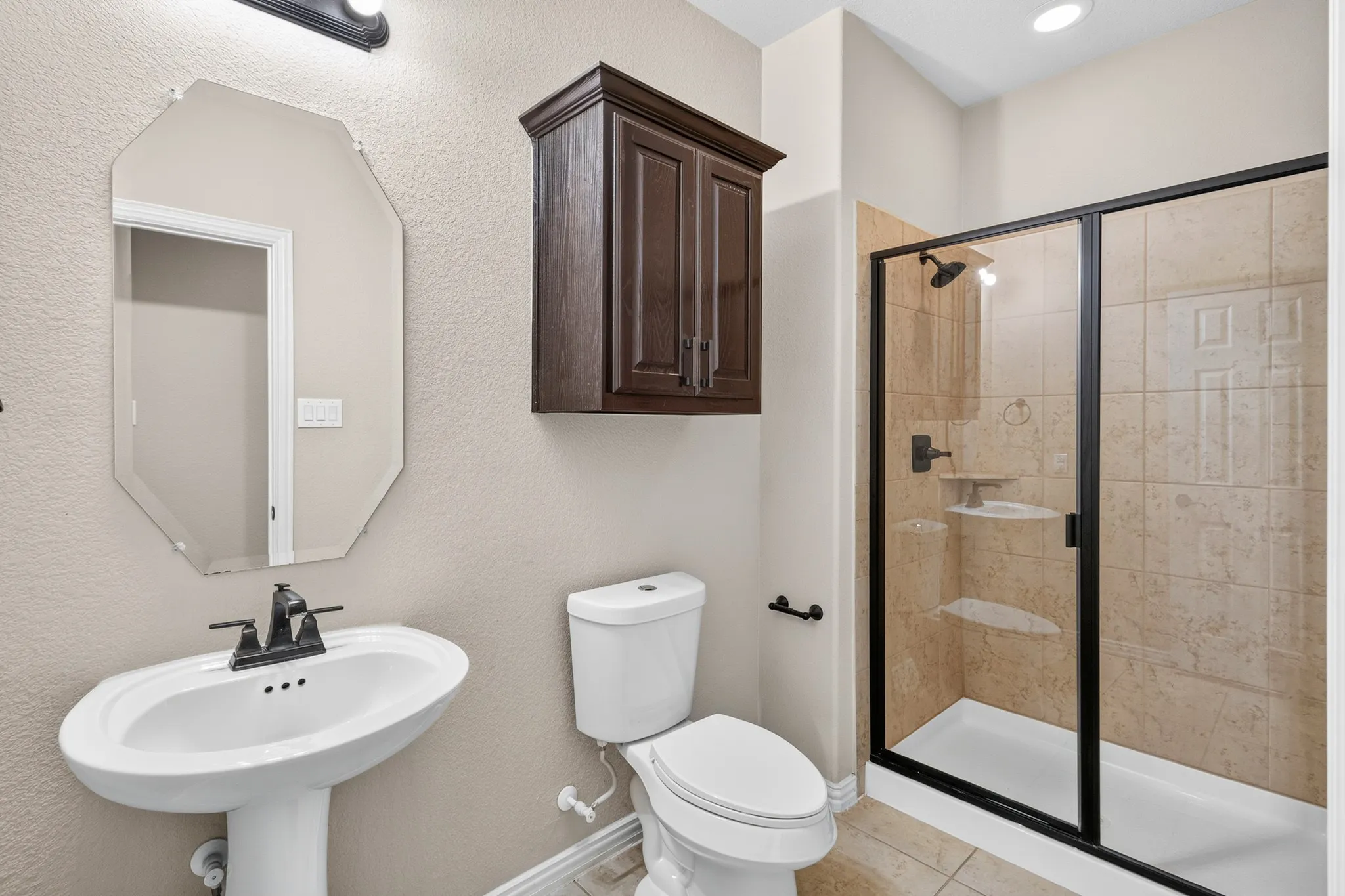 Single Family Residence For Sale in Ellis County , 206 White Rock Court, Ovilla, Texas 75154, 6 Bedroom, 4 Bathroom, 3 Garage spaces, 4,486 Sqft, built in 2015, mls#21331305, Real Estate Agent in Ovilla, Homes For Sale in Ellis county, Homes For Sale in Ovilla, Realtor in Ovilla Texas, Real Estate Brokerage Independent Realty Texas, Luminita Cordes Realtor