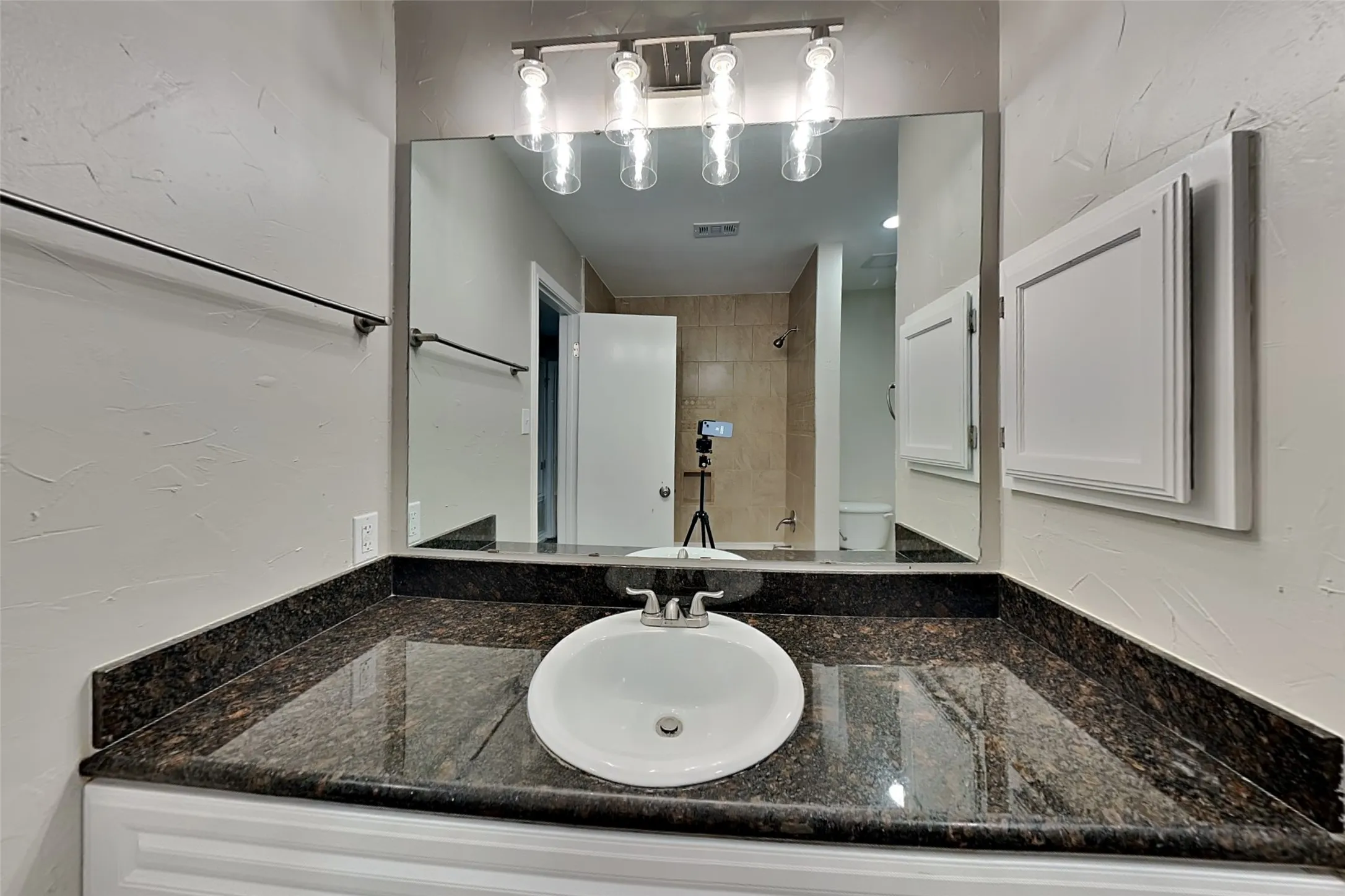 Single Family Residence For Rent in Denton County , 1319 Colony Court, Flower Mound, Texas 75028, 3 Bedroom, 2 Bathroom, 2 Garage spaces, 1,538 Sqft, built in 1984, mls#21331297, Real Estate Agent in Flower Mound, Homes For Rent in Denton county, Homes For Rent in Flower Mound, Realtor in Flower Mound Texas, Real Estate Brokerage Independent Realty Texas, Luminita Cordes Realtor