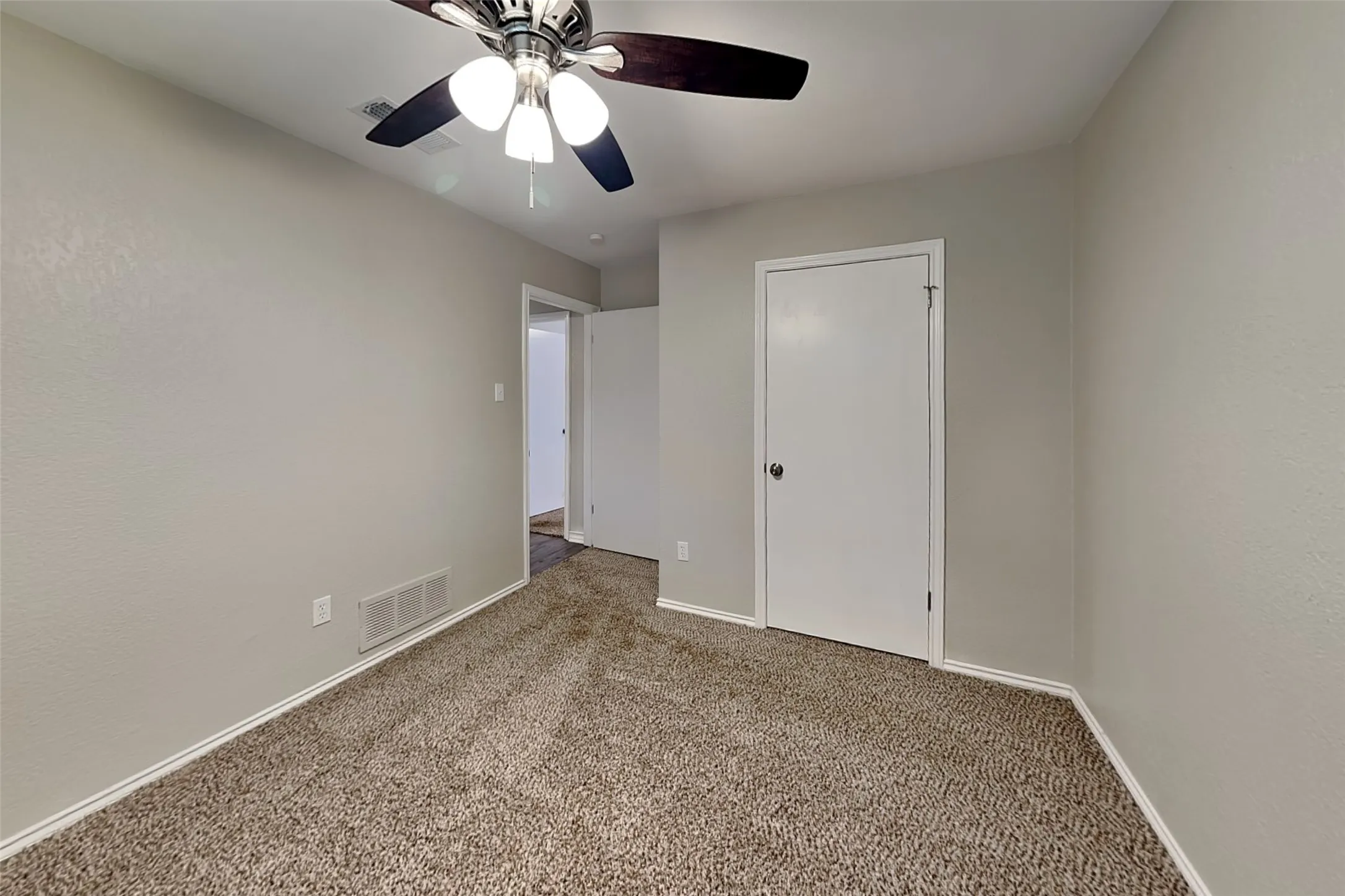 Single Family Residence For Rent in Denton County , 1319 Colony Court, Flower Mound, Texas 75028, 3 Bedroom, 2 Bathroom, 2 Garage spaces, 1,538 Sqft, built in 1984, mls#21331297, Real Estate Agent in Flower Mound, Homes For Rent in Denton county, Homes For Rent in Flower Mound, Realtor in Flower Mound Texas, Real Estate Brokerage Independent Realty Texas, Luminita Cordes Realtor