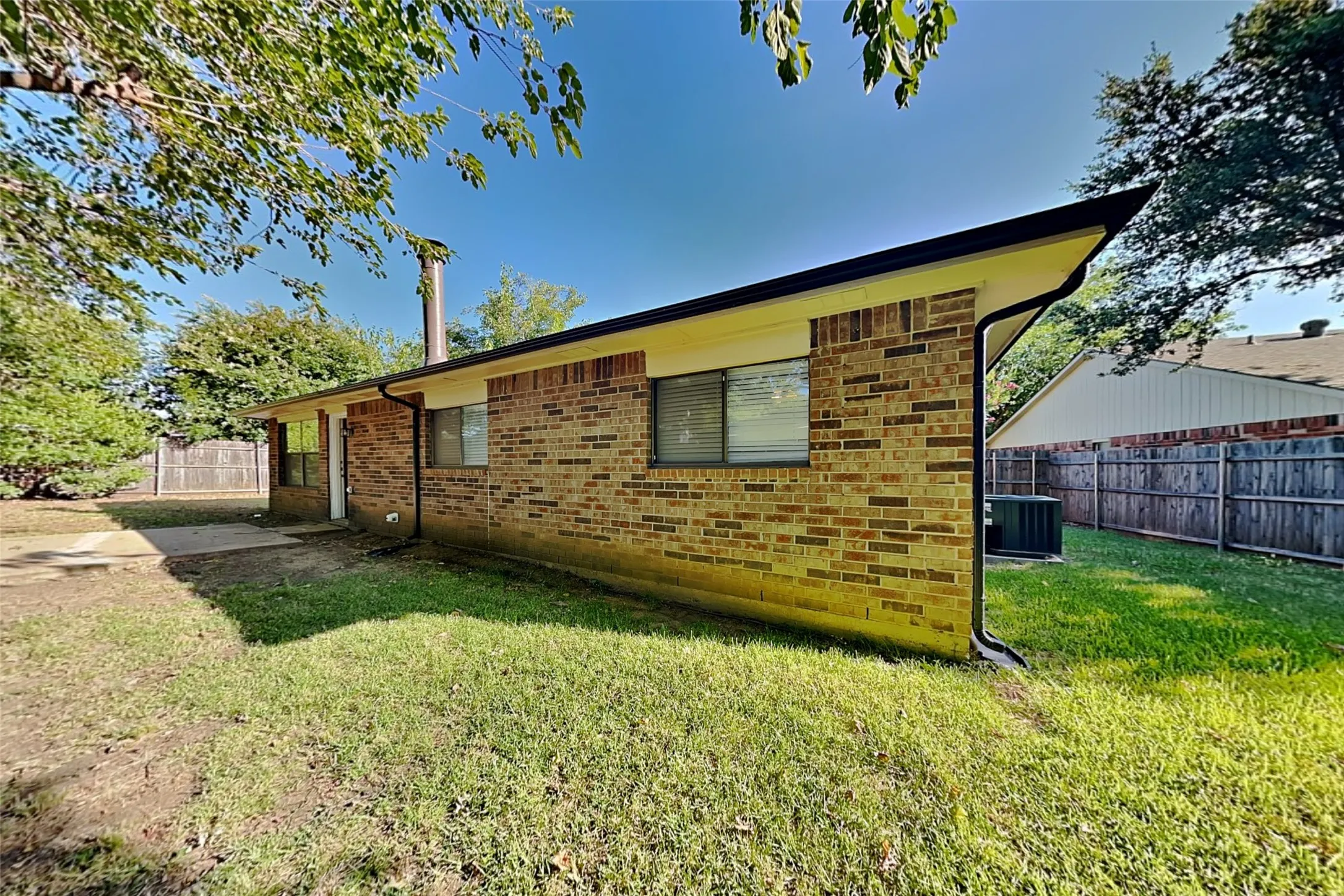 Single Family Residence For Rent in Denton County , 1319 Colony Court, Flower Mound, Texas 75028, 3 Bedroom, 2 Bathroom, 2 Garage spaces, 1,538 Sqft, built in 1984, mls#21331297, Real Estate Agent in Flower Mound, Homes For Rent in Denton county, Homes For Rent in Flower Mound, Realtor in Flower Mound Texas, Real Estate Brokerage Independent Realty Texas, Luminita Cordes Realtor