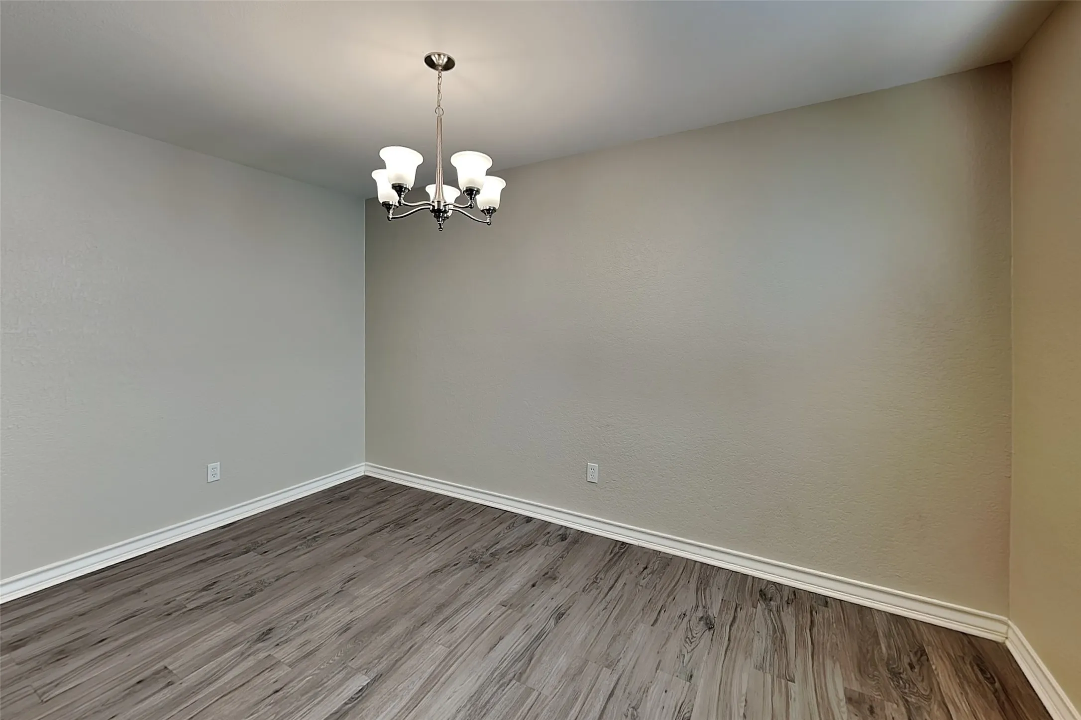 Single Family Residence For Rent in Denton County , 1319 Colony Court, Flower Mound, Texas 75028, 3 Bedroom, 2 Bathroom, 2 Garage spaces, 1,538 Sqft, built in 1984, mls#21331297, Real Estate Agent in Flower Mound, Homes For Rent in Denton county, Homes For Rent in Flower Mound, Realtor in Flower Mound Texas, Real Estate Brokerage Independent Realty Texas, Luminita Cordes Realtor