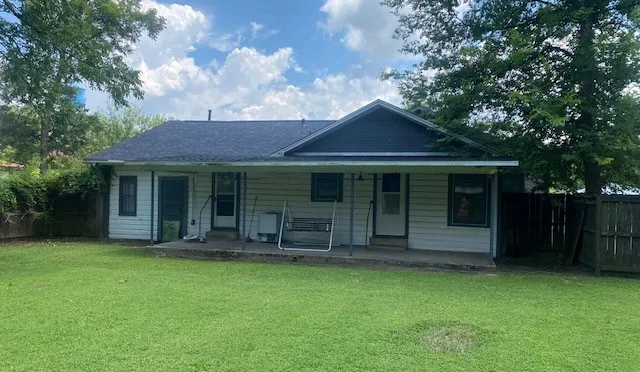Single Family Residence For Sale in Red River (TX) County , 106 NW 2nd Street, Bogata, Texas 75417, 3 Bedroom, 2 Bathroom, Garage spaces, 1,697 Sqft, built in 1920, mls#21331258, Real Estate Agent in Bogata, Homes For Sale in Red River (TX) county, Homes For Sale in Bogata, Realtor in Bogata Texas, Real Estate Brokerage Independent Realty Texas, Luminita Cordes Realtor