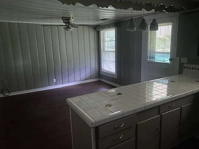 Single Family Residence For Sale in Red River (TX) County , 106 NW 2nd Street, Bogata, Texas 75417, 3 Bedroom, 2 Bathroom, Garage spaces, 1,697 Sqft, built in 1920, mls#21331258, Real Estate Agent in Bogata, Homes For Sale in Red River (TX) county, Homes For Sale in Bogata, Realtor in Bogata Texas, Real Estate Brokerage Independent Realty Texas, Luminita Cordes Realtor