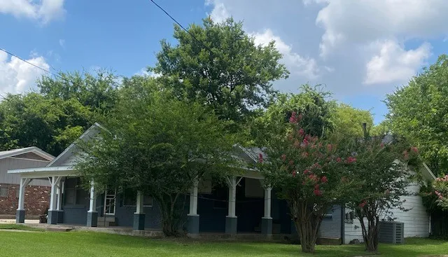 Single Family Residence For Sale in Red River (TX) County , 106 NW 2nd Street, Bogata, Texas 75417, 3 Bedroom, 2 Bathroom, Garage spaces, 1,697 Sqft, built in 1920, mls#21331258, Real Estate Agent in Bogata, Homes For Sale in Red River (TX) county, Homes For Sale in Bogata, Realtor in Bogata Texas, Real Estate Brokerage Independent Realty Texas, Luminita Cordes Realtor