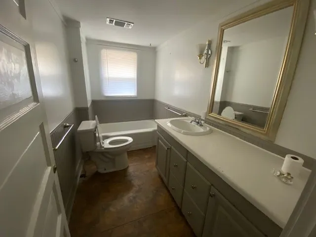 Single Family Residence For Sale in Red River (TX) County , 106 NW 2nd Street, Bogata, Texas 75417, 3 Bedroom, 2 Bathroom, Garage spaces, 1,697 Sqft, built in 1920, mls#21331258, Real Estate Agent in Bogata, Homes For Sale in Red River (TX) county, Homes For Sale in Bogata, Realtor in Bogata Texas, Real Estate Brokerage Independent Realty Texas, Luminita Cordes Realtor