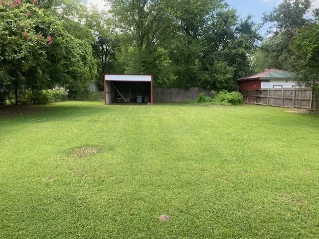 Single Family Residence For Sale in Red River (TX) County , 106 NW 2nd Street, Bogata, Texas 75417, 3 Bedroom, 2 Bathroom, Garage spaces, 1,697 Sqft, built in 1920, mls#21331258, Real Estate Agent in Bogata, Homes For Sale in Red River (TX) county, Homes For Sale in Bogata, Realtor in Bogata Texas, Real Estate Brokerage Independent Realty Texas, Luminita Cordes Realtor