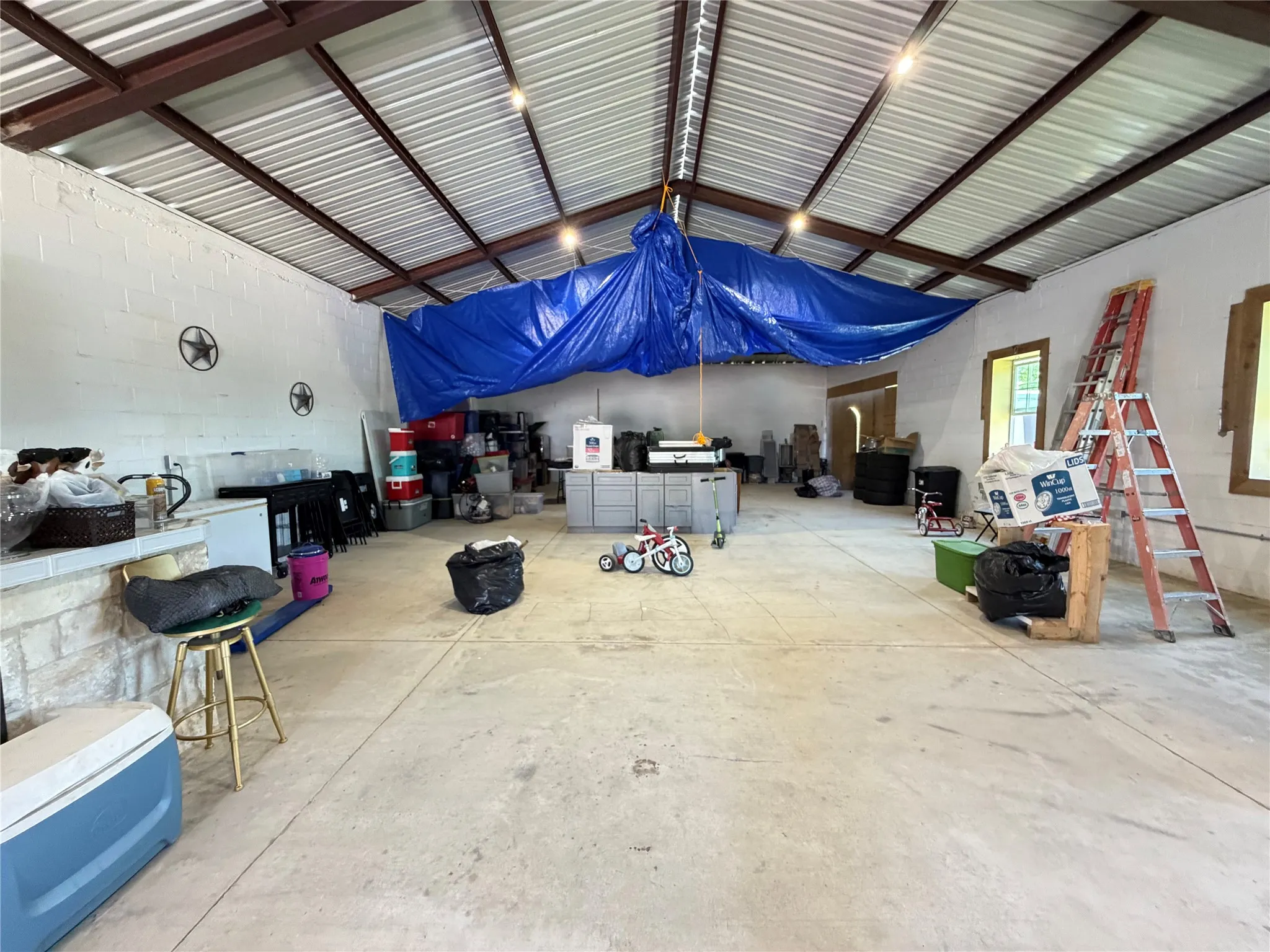 Single Family Residence For Sale in Kaufman County , 19685 County Road 4045a, Kemp, Texas 75143, 4 Bedroom, 2 Bathroom, Garage spaces, 3,202 Sqft, built in 1990, mls#21330271, Real Estate Agent in Kemp, Homes For Sale in Kaufman county, Homes For Sale in Kemp, Realtor in Kemp Texas, Real Estate Brokerage Independent Realty Texas, Luminita Cordes Realtor