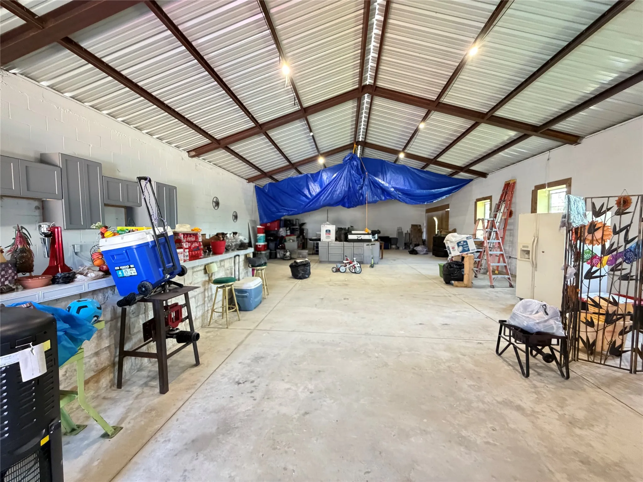 Single Family Residence For Sale in Kaufman County , 19685 County Road 4045a, Kemp, Texas 75143, 4 Bedroom, 2 Bathroom, Garage spaces, 3,202 Sqft, built in 1990, mls#21330271, Real Estate Agent in Kemp, Homes For Sale in Kaufman county, Homes For Sale in Kemp, Realtor in Kemp Texas, Real Estate Brokerage Independent Realty Texas, Luminita Cordes Realtor