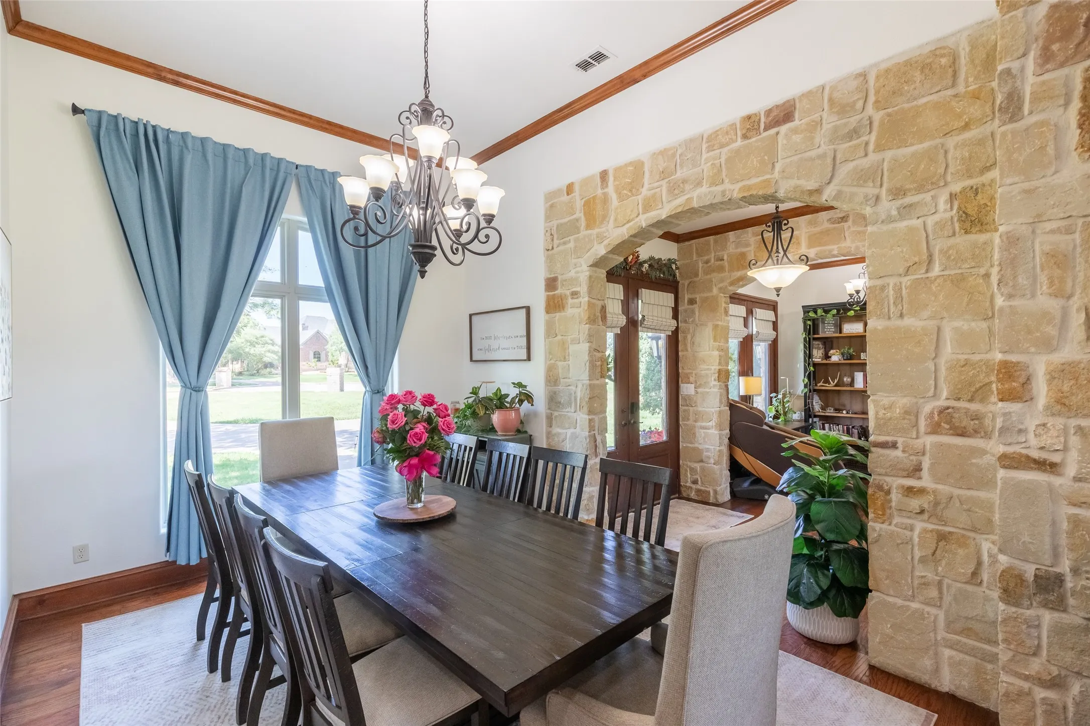Single Family Residence For Sale in Taylor County , 4318 La Hacienda Drive, Abilene, Texas 79602, 3 Bedrooms, 3 Bathrooms, 3 Garage spaces, 2,820 Sqft, built in 2007, Price $760,000, mls#21329174, Real Estate Agent in Abilene, Homes For Sale in Taylor county, Homes For Sale in Abilene, Realtor in Abilene Texas, Real Estate Brokerage Independent Realty Texas, Luminita Cordes Realtor