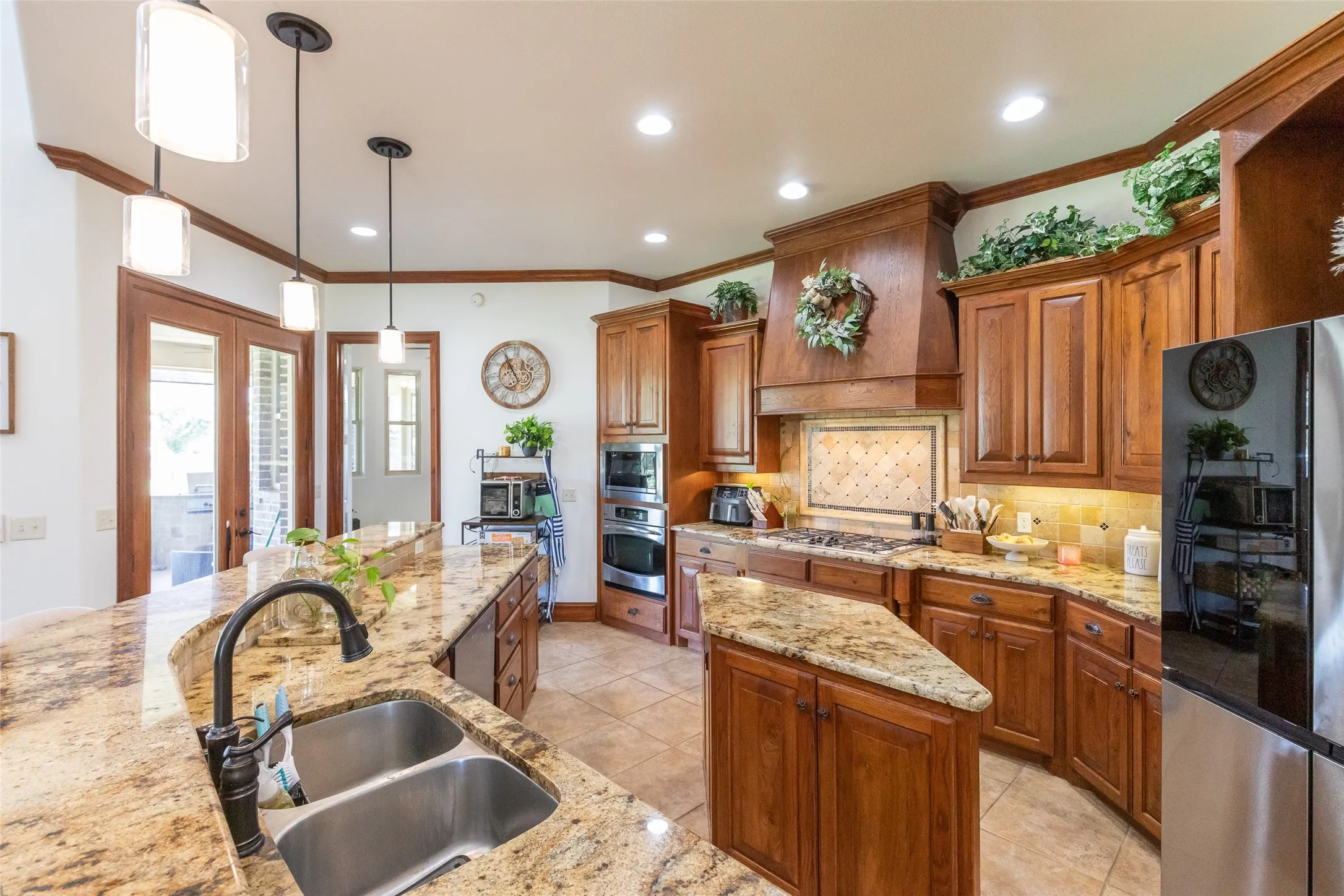 Single Family Residence For Sale in Taylor County , 4318 La Hacienda Drive, Abilene, Texas 79602, 3 Bedrooms, 3 Bathrooms, 3 Garage spaces, 2,820 Sqft, built in 2007, Price $760,000, mls#21329174, Real Estate Agent in Abilene, Homes For Sale in Taylor county, Homes For Sale in Abilene, Realtor in Abilene Texas, Real Estate Brokerage Independent Realty Texas, Luminita Cordes Realtor
