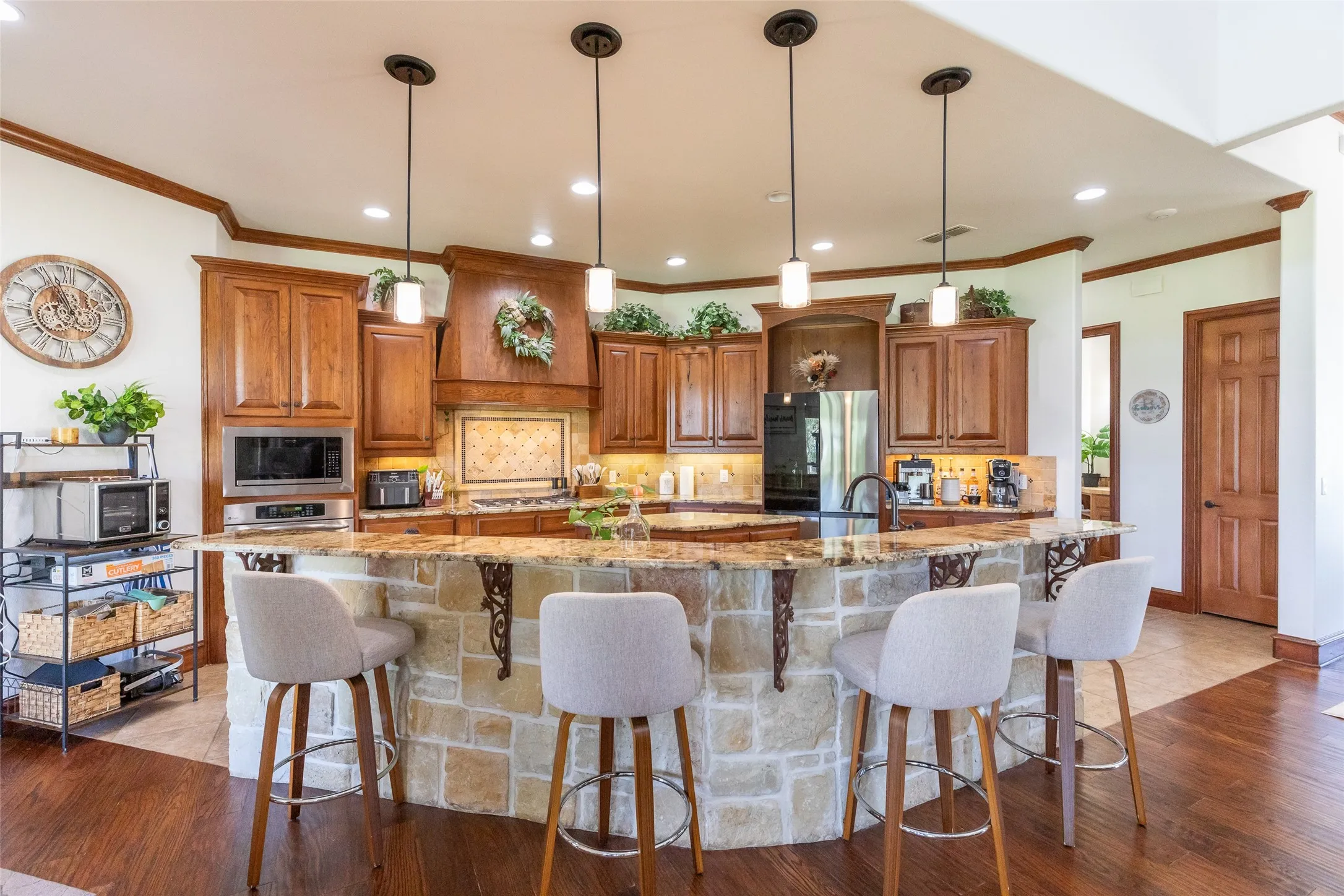 Single Family Residence For Sale in Taylor County , 4318 La Hacienda Drive, Abilene, Texas 79602, 3 Bedrooms, 3 Bathrooms, 3 Garage spaces, 2,820 Sqft, built in 2007, Price $760,000, mls#21329174, Real Estate Agent in Abilene, Homes For Sale in Taylor county, Homes For Sale in Abilene, Realtor in Abilene Texas, Real Estate Brokerage Independent Realty Texas, Luminita Cordes Realtor