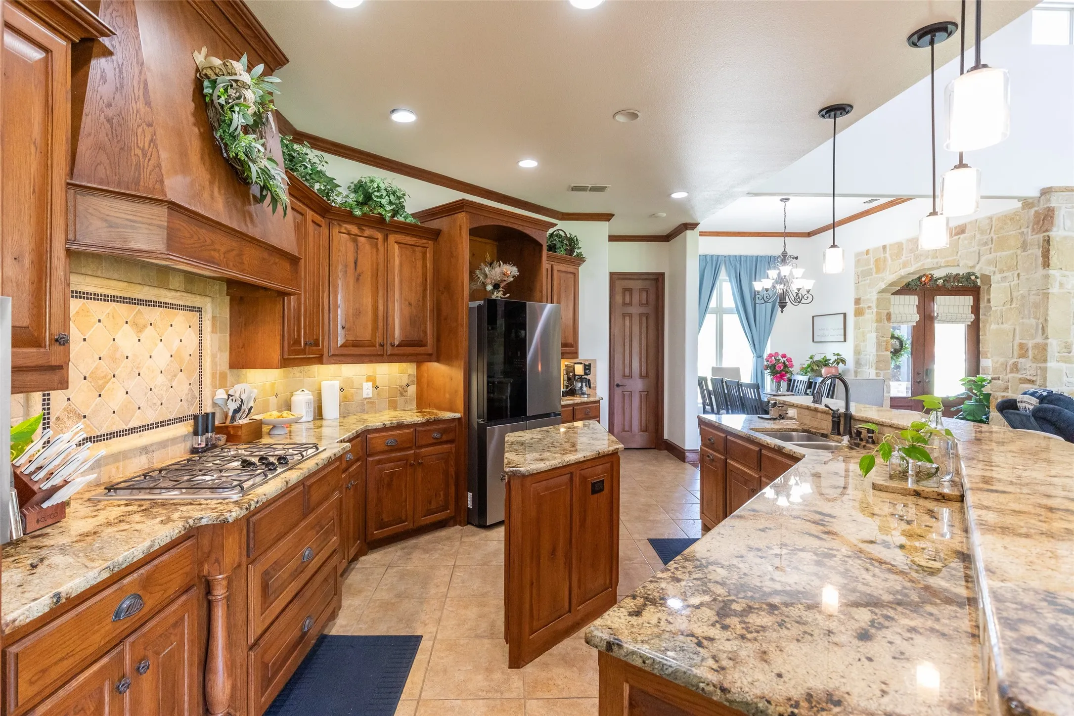 Single Family Residence For Sale in Taylor County , 4318 La Hacienda Drive, Abilene, Texas 79602, 3 Bedrooms, 3 Bathrooms, 3 Garage spaces, 2,820 Sqft, built in 2007, Price $760,000, mls#21329174, Real Estate Agent in Abilene, Homes For Sale in Taylor county, Homes For Sale in Abilene, Realtor in Abilene Texas, Real Estate Brokerage Independent Realty Texas, Luminita Cordes Realtor
