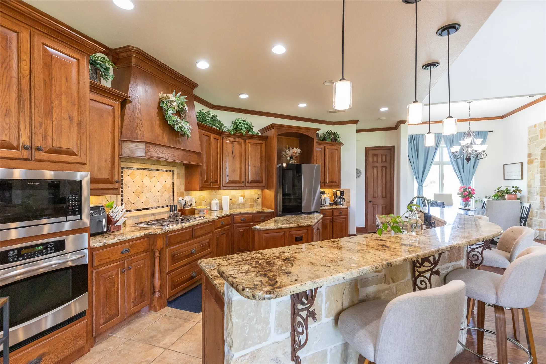 Single Family Residence For Sale in Taylor County , 4318 La Hacienda Drive, Abilene, Texas 79602, 3 Bedrooms, 3 Bathrooms, 3 Garage spaces, 2,820 Sqft, built in 2007, Price $760,000, mls#21329174, Real Estate Agent in Abilene, Homes For Sale in Taylor county, Homes For Sale in Abilene, Realtor in Abilene Texas, Real Estate Brokerage Independent Realty Texas, Luminita Cordes Realtor