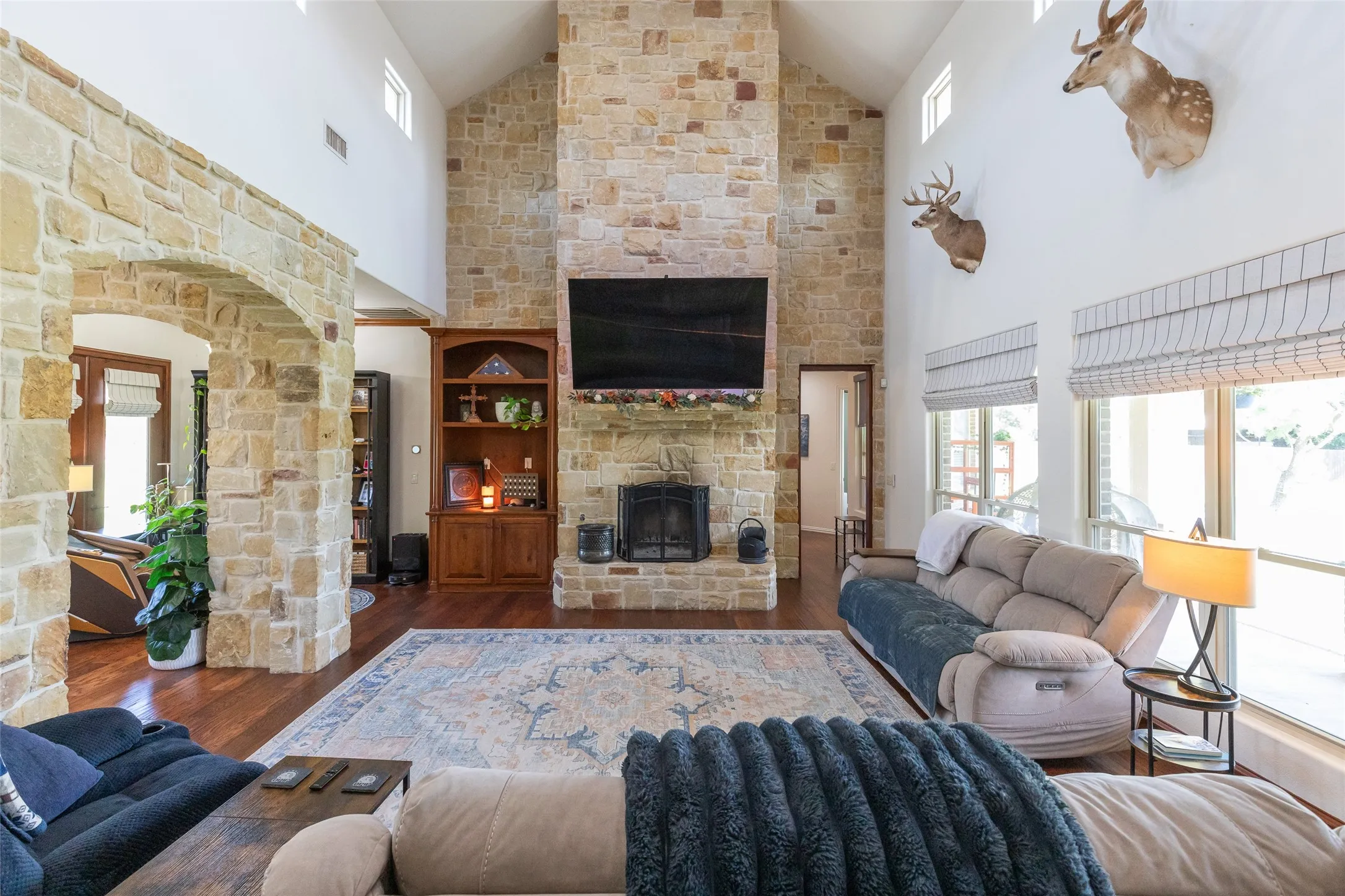 Single Family Residence For Sale in Taylor County , 4318 La Hacienda Drive, Abilene, Texas 79602, 3 Bedrooms, 3 Bathrooms, 3 Garage spaces, 2,820 Sqft, built in 2007, Price $760,000, mls#21329174, Real Estate Agent in Abilene, Homes For Sale in Taylor county, Homes For Sale in Abilene, Realtor in Abilene Texas, Real Estate Brokerage Independent Realty Texas, Luminita Cordes Realtor