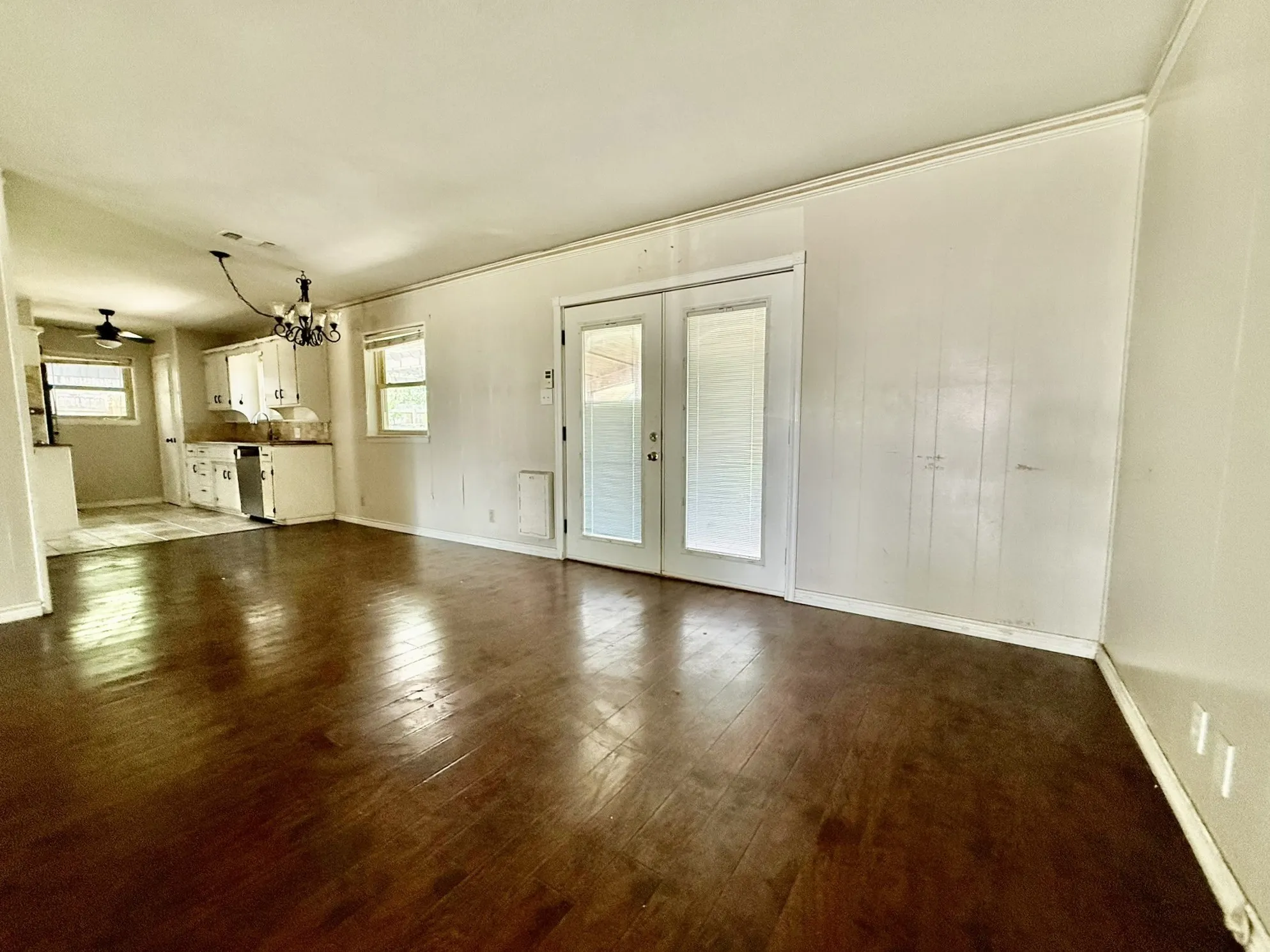 Single Family Residence For Sale in Tarrant County , 202 Juniper Street, Mansfield, Texas 76063, 3 Bedroom, 3 Bathroom, Garage spaces, 1,946 Sqft, built in 1965, mls#21331277, Real Estate Agent in Mansfield, Homes For Sale in Tarrant county, Homes For Sale in Mansfield, Realtor in Mansfield Texas, Real Estate Brokerage Independent Realty Texas, Luminita Cordes Realtor