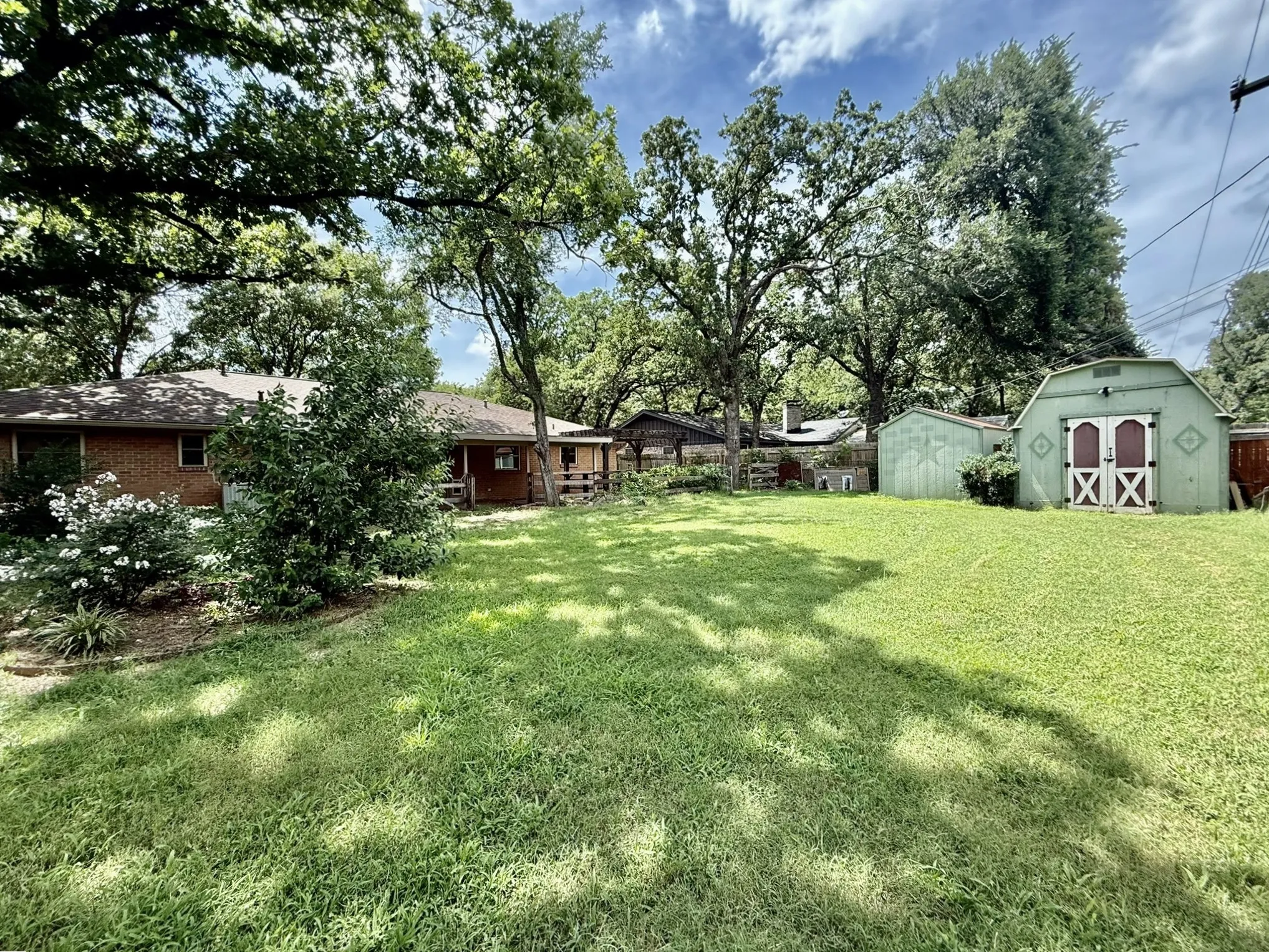 Single Family Residence For Sale in Tarrant County , 202 Juniper Street, Mansfield, Texas 76063, 3 Bedroom, 3 Bathroom, Garage spaces, 1,946 Sqft, built in 1965, mls#21331277, Real Estate Agent in Mansfield, Homes For Sale in Tarrant county, Homes For Sale in Mansfield, Realtor in Mansfield Texas, Real Estate Brokerage Independent Realty Texas, Luminita Cordes Realtor