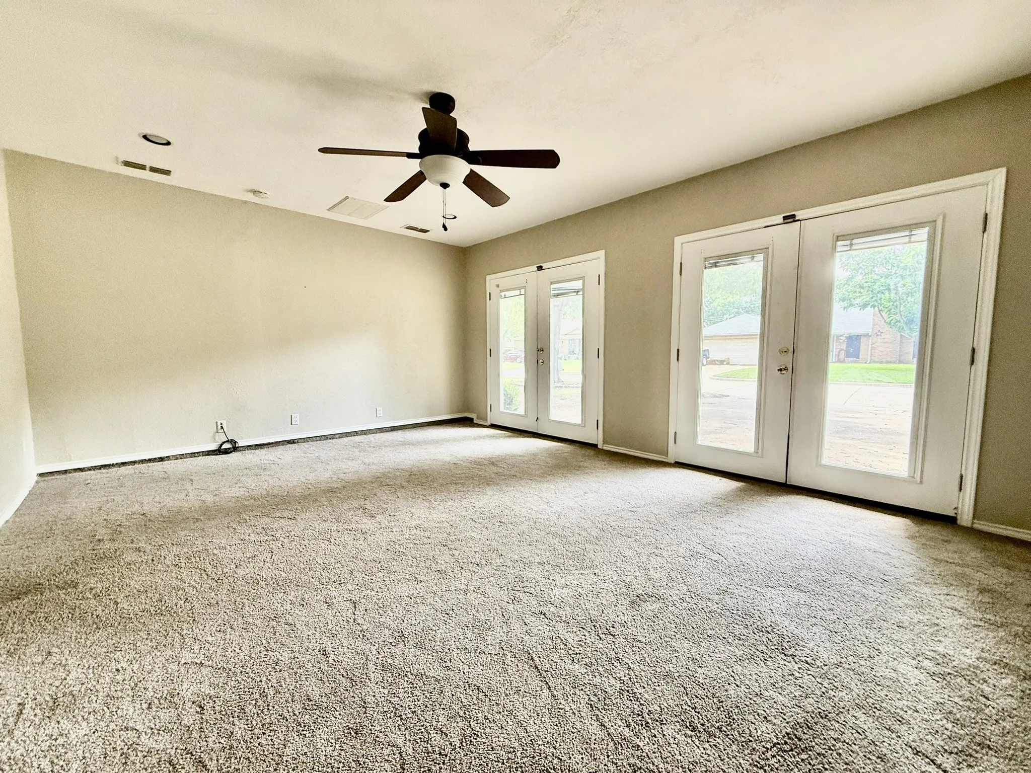 Single Family Residence For Sale in Tarrant County , 202 Juniper Street, Mansfield, Texas 76063, 3 Bedroom, 3 Bathroom, Garage spaces, 1,946 Sqft, built in 1965, mls#21331277, Real Estate Agent in Mansfield, Homes For Sale in Tarrant county, Homes For Sale in Mansfield, Realtor in Mansfield Texas, Real Estate Brokerage Independent Realty Texas, Luminita Cordes Realtor
