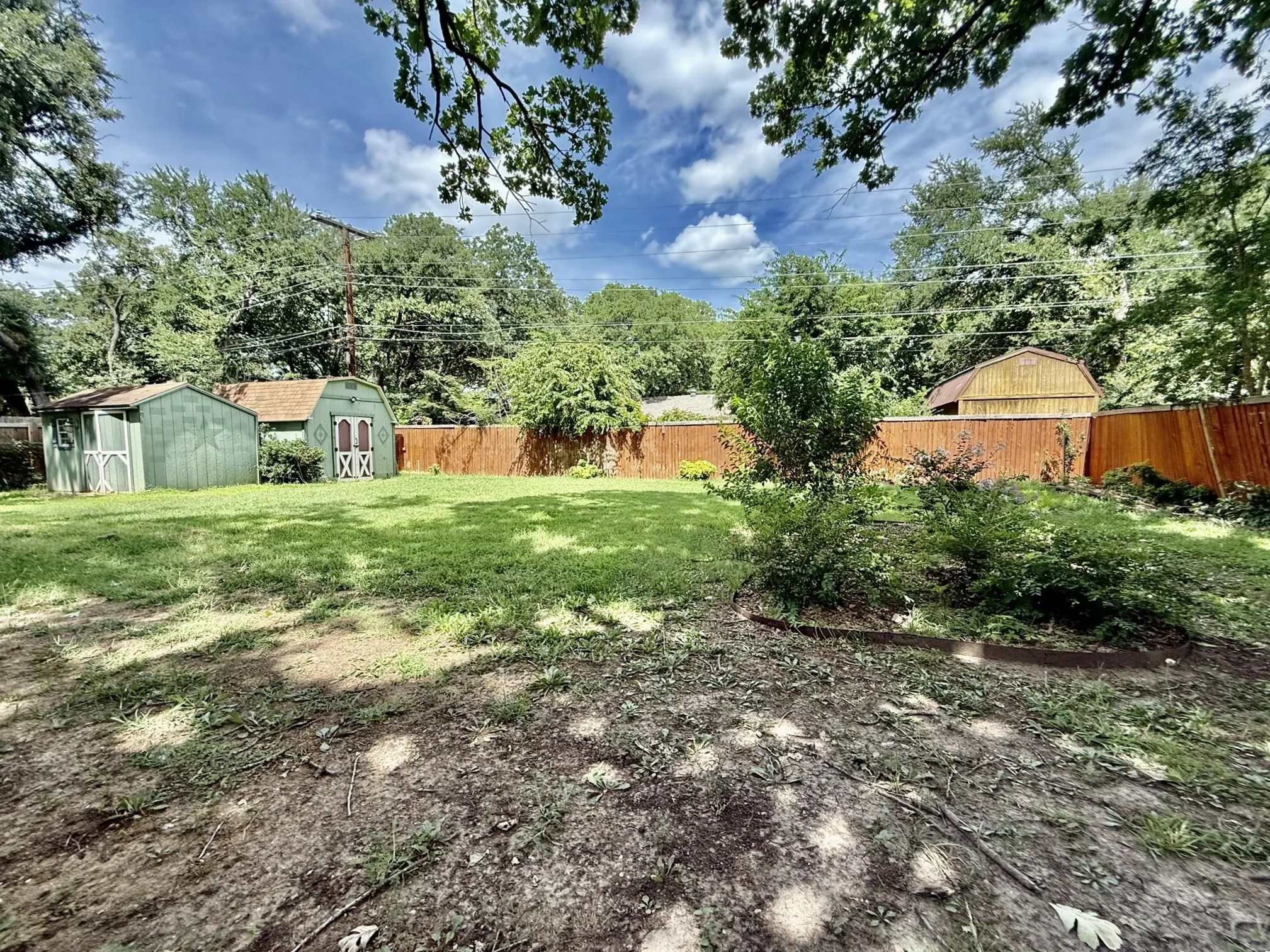 Single Family Residence For Sale in Tarrant County , 202 Juniper Street, Mansfield, Texas 76063, 3 Bedroom, 3 Bathroom, Garage spaces, 1,946 Sqft, built in 1965, mls#21331277, Real Estate Agent in Mansfield, Homes For Sale in Tarrant county, Homes For Sale in Mansfield, Realtor in Mansfield Texas, Real Estate Brokerage Independent Realty Texas, Luminita Cordes Realtor