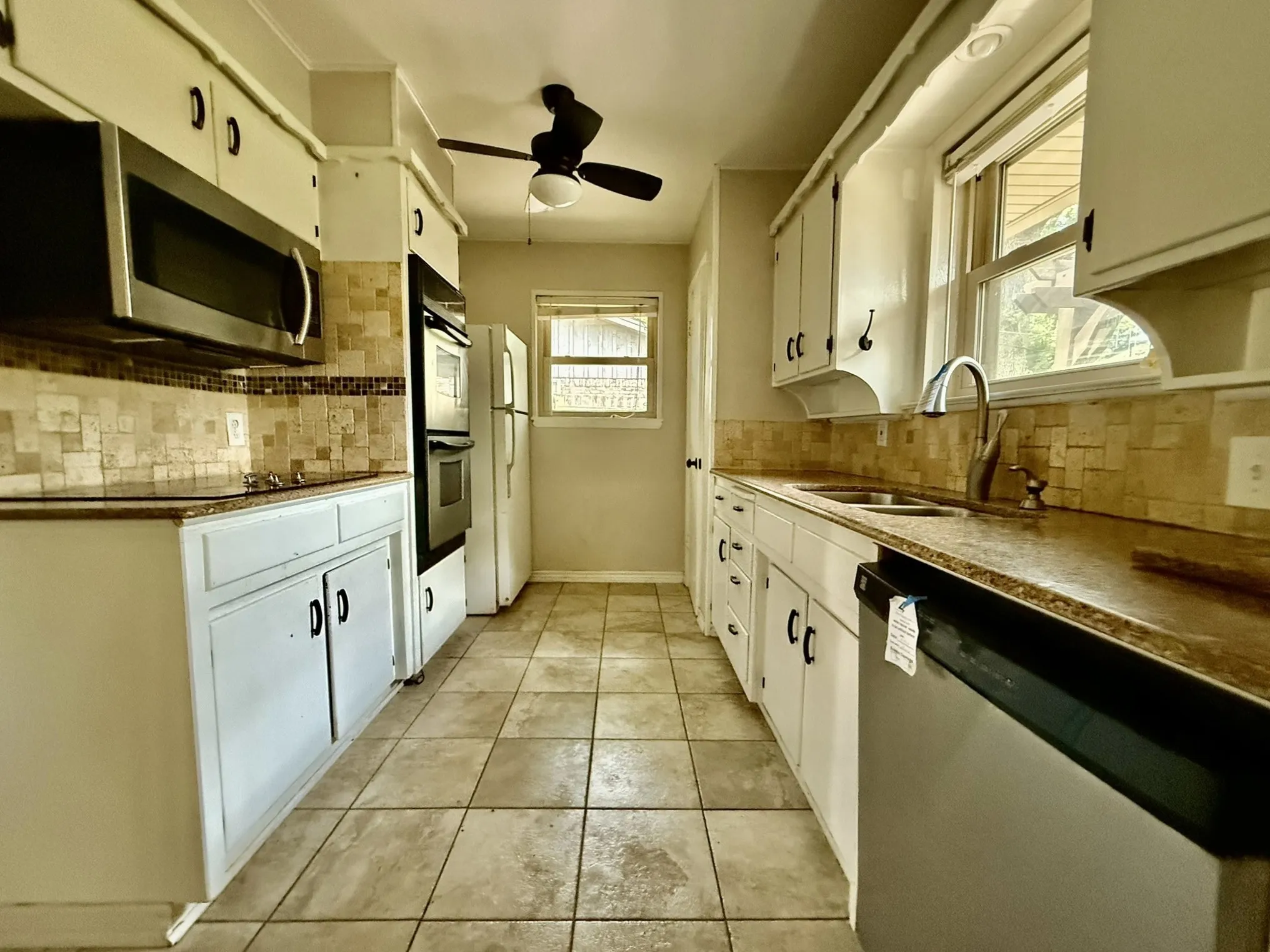 Single Family Residence For Sale in Tarrant County , 202 Juniper Street, Mansfield, Texas 76063, 3 Bedroom, 3 Bathroom, Garage spaces, 1,946 Sqft, built in 1965, mls#21331277, Real Estate Agent in Mansfield, Homes For Sale in Tarrant county, Homes For Sale in Mansfield, Realtor in Mansfield Texas, Real Estate Brokerage Independent Realty Texas, Luminita Cordes Realtor