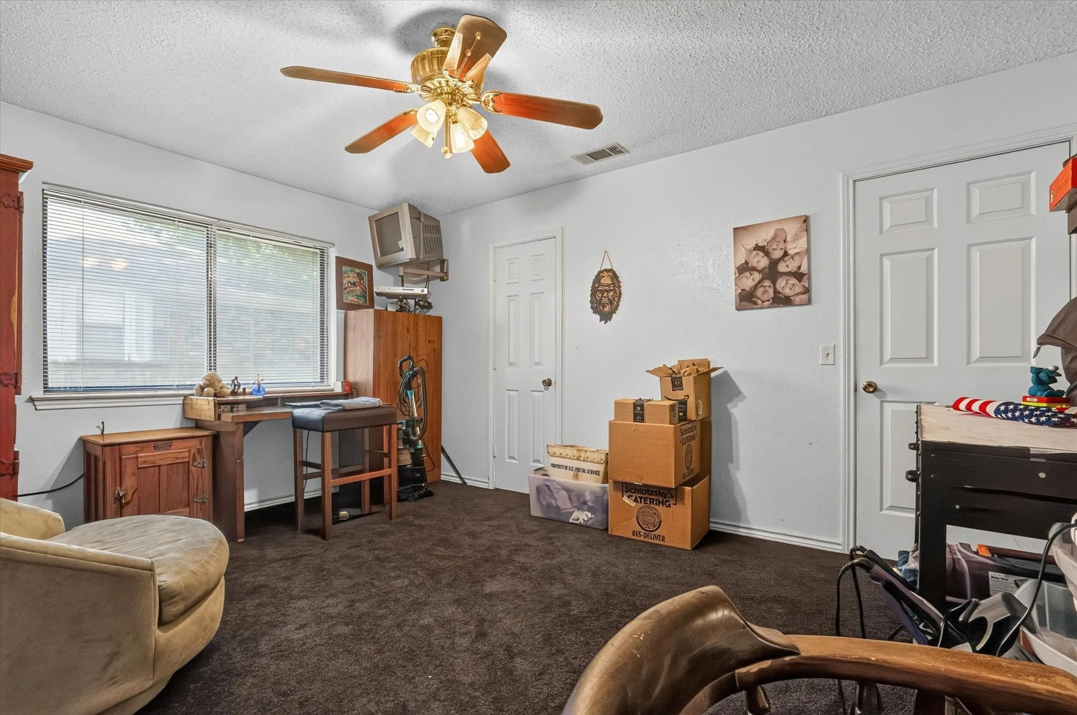 Single Family Residence For Sale in Denton County , 1525 San Antone Lane, Lewisville, Texas 75077, 4 Bedroom, 2 Bathroom, 2 Garage spaces, 2,134 Sqft, built in 1975, mls#21325647, Real Estate Agent in Lewisville, Homes For Sale in Denton county, Homes For Sale in Lewisville, Realtor in Lewisville Texas, Real Estate Brokerage Independent Realty Texas, Luminita Cordes Realtor